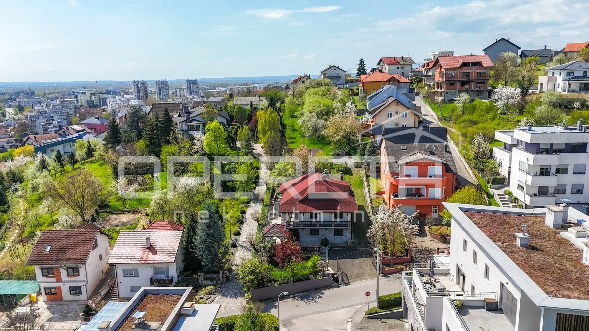 prodajemo prostranu obiteljsku kuću na parceli od 2.265m2 u gajnicama, zagreb, i - slika 3