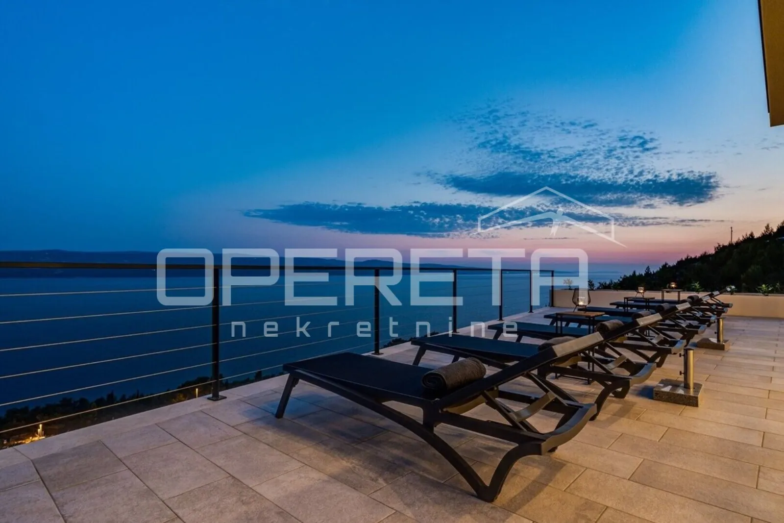 moderna vila s otvorenim pogledom na more, povišena lokaciji uz omiš - slika 24