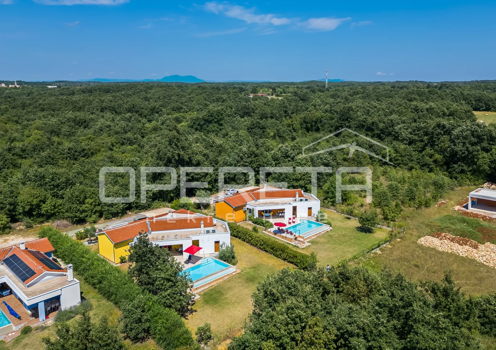 istra, svetvinčenat, dvije vile u kompletu, bazen, sauna, namješteno - slika 2