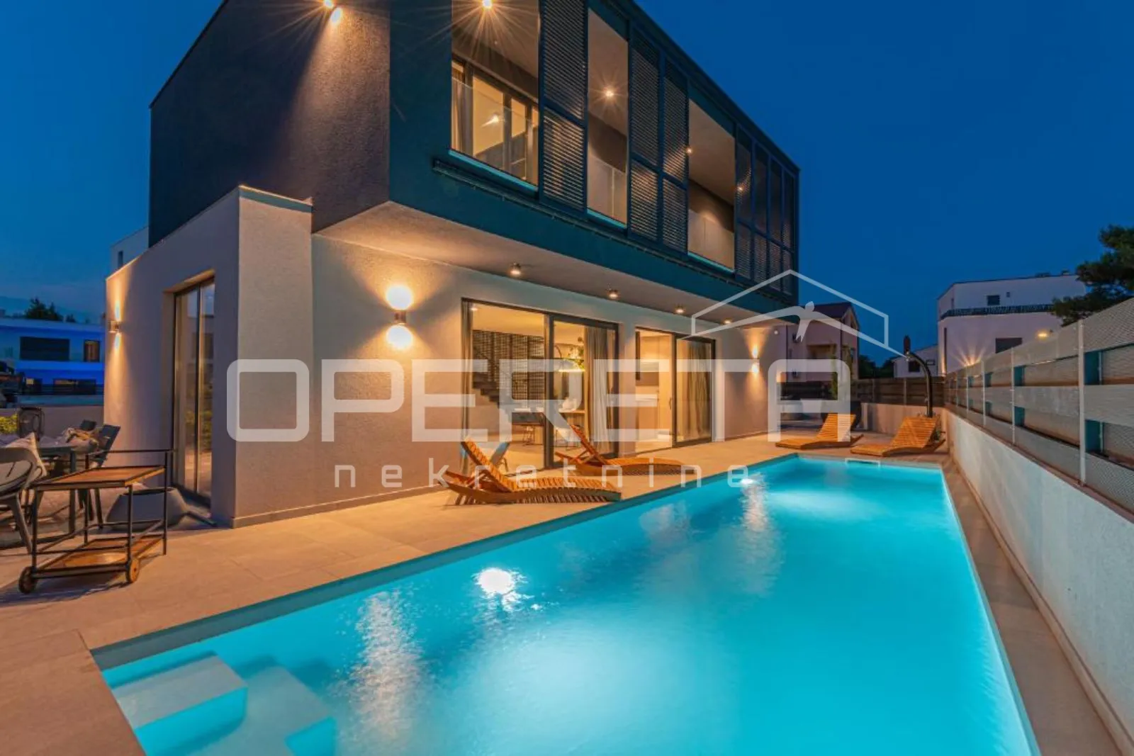 *** vodice - moderna vila s bazenom *** - slika 2