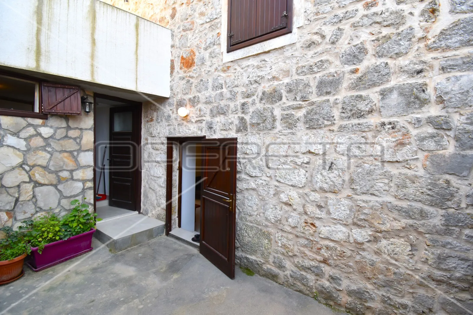 renovirana tradicionalna kamena kuća, jelsa, hvar - slika 10