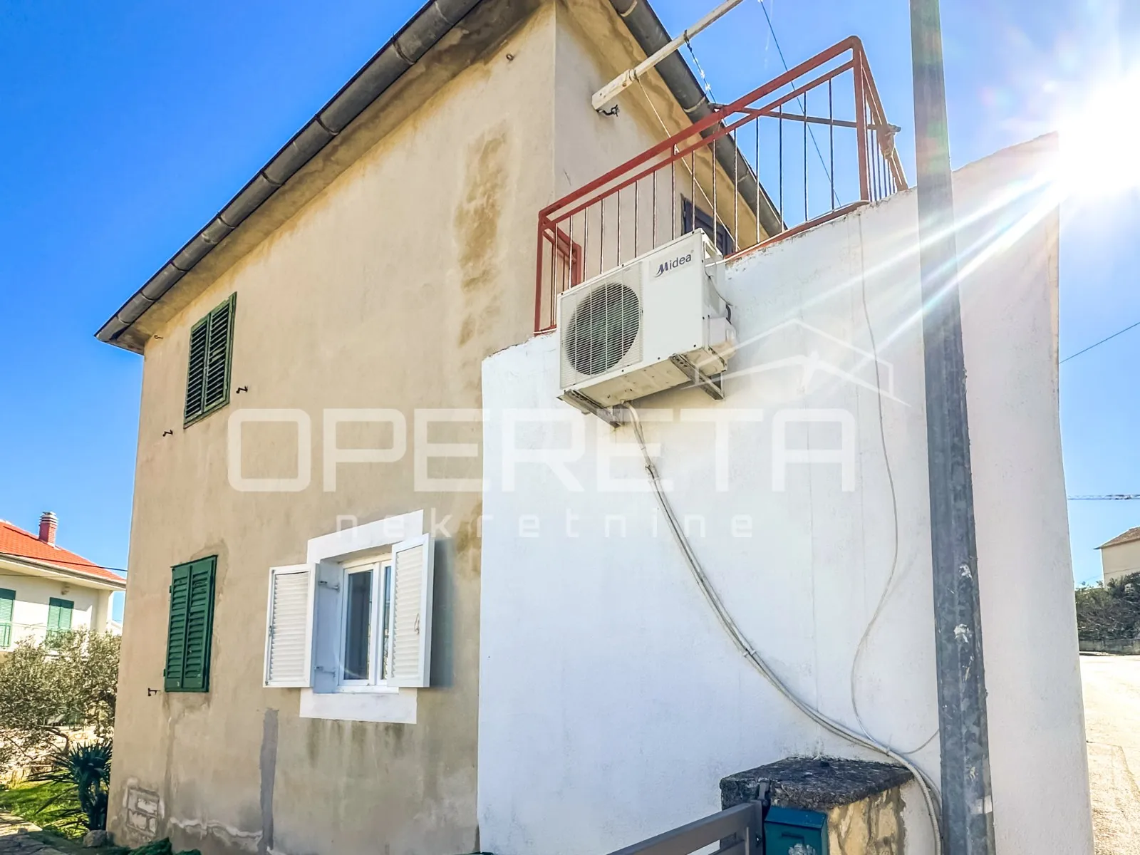 stan za renovaciju na odličnoj lokaciji u murteru - slika 8