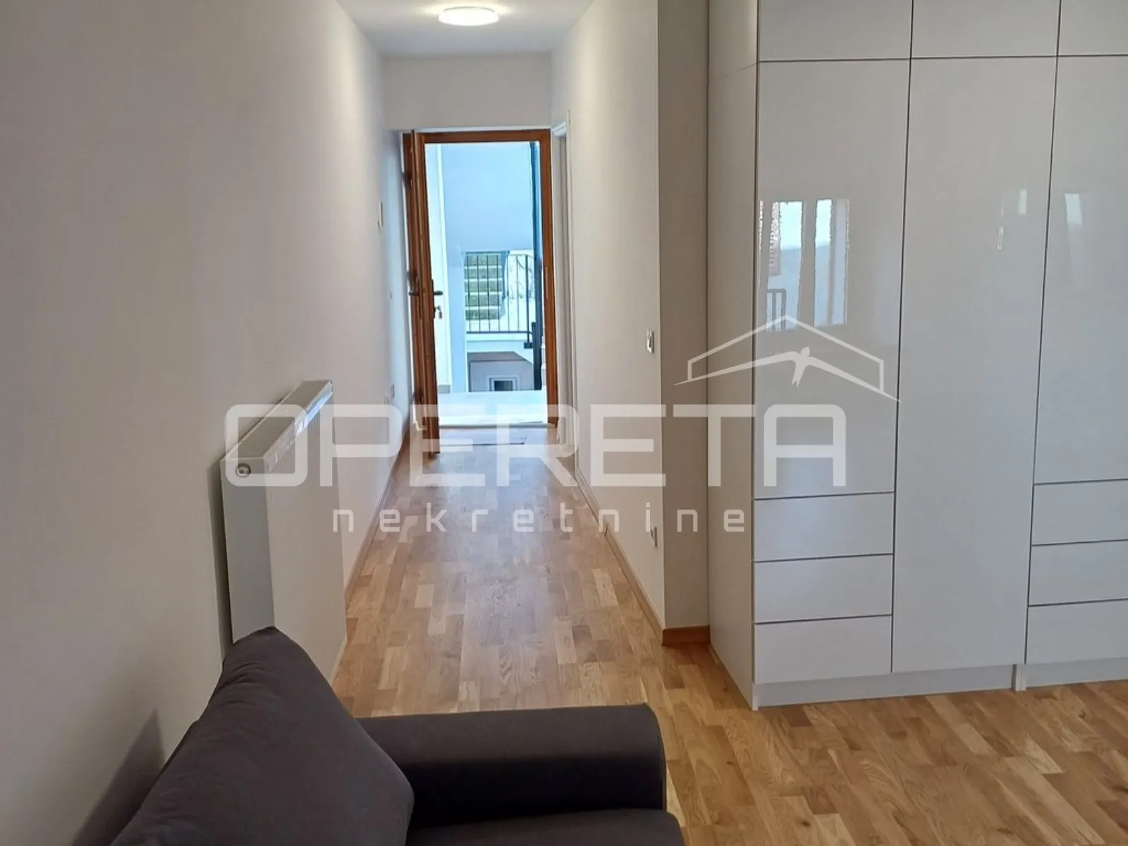 novouređena kuća s 3 apartmana, skradin - slika 16