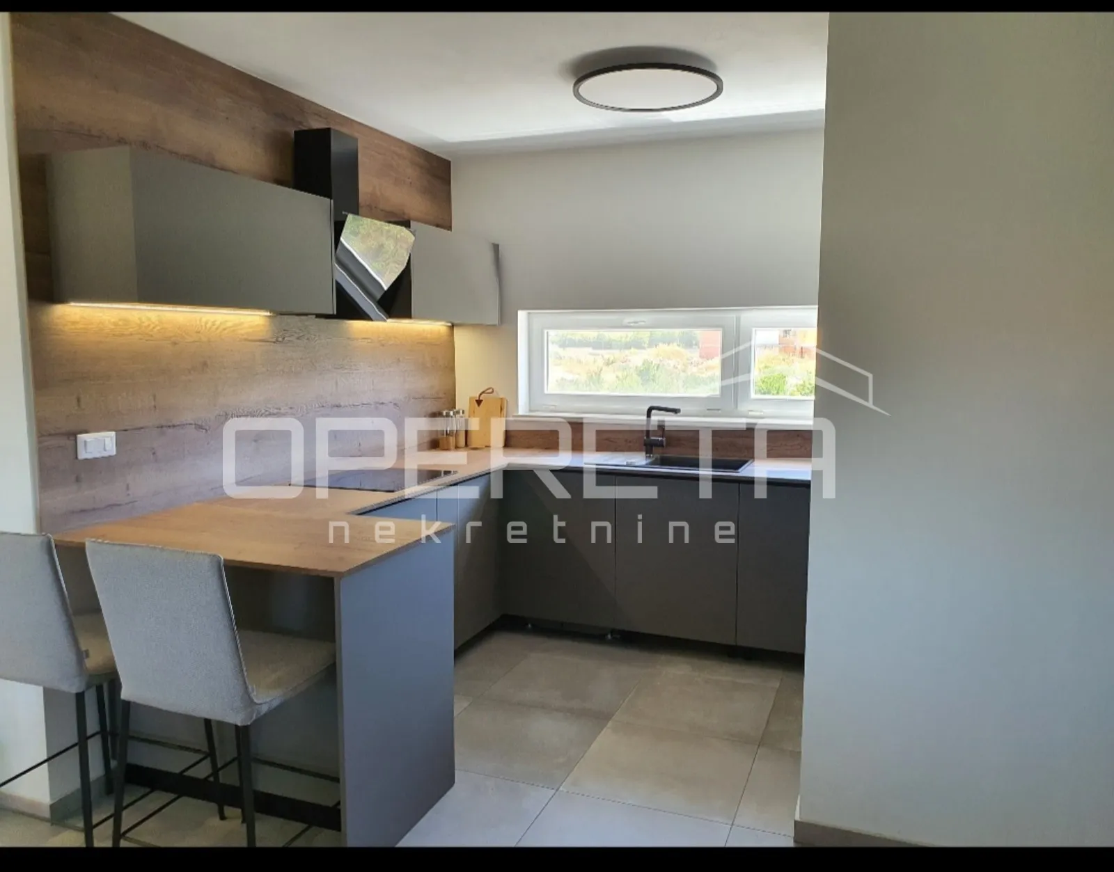TOP PRILIKA: Luksuznih 108 m² s uporabnom dozvolom – Srce Valdebeka