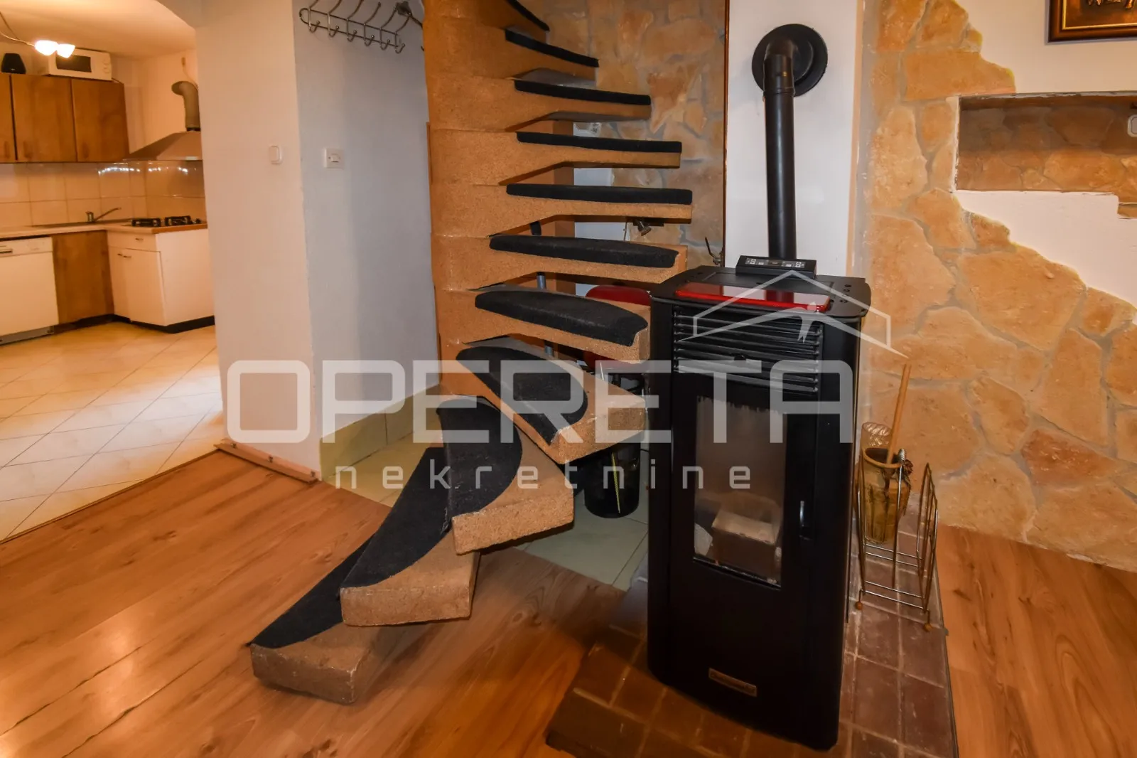 kuća u nizu u staroj jezgri, kaštel lukšić, 90 m2 - slika 24