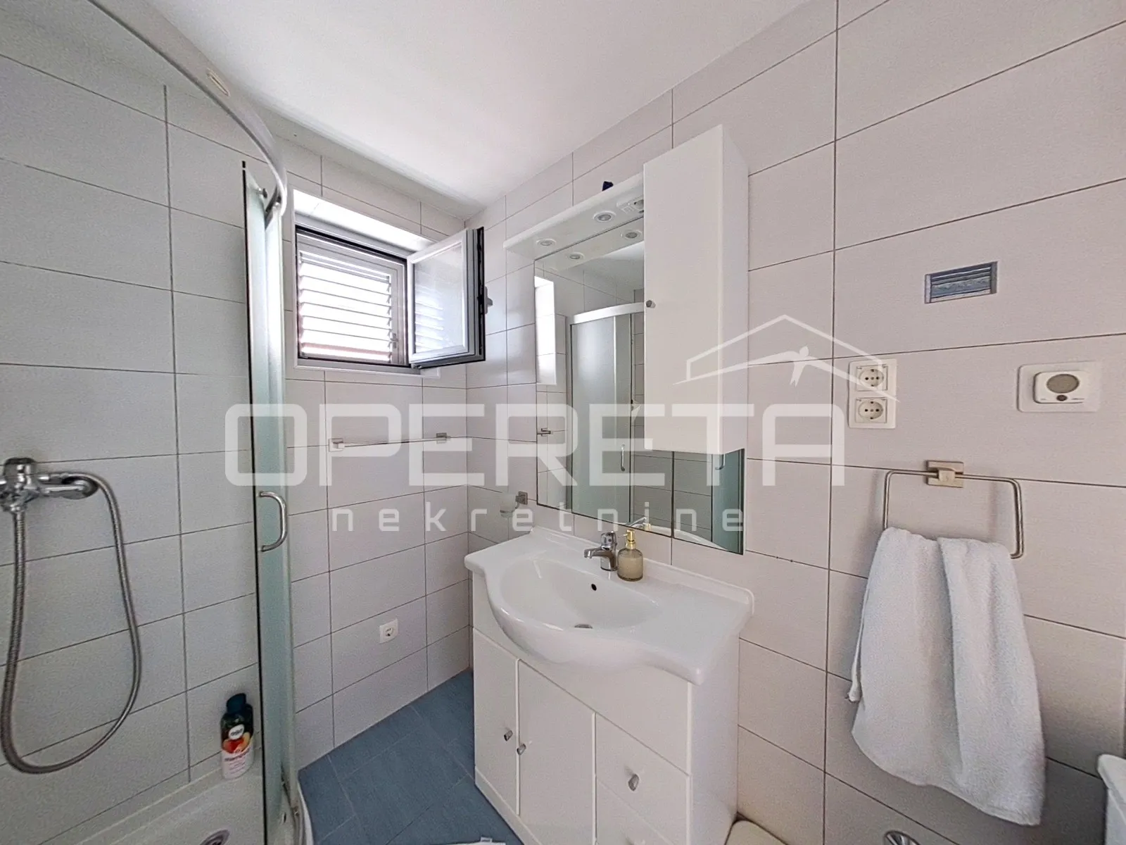 murter- tisno, kuća s 2 jedinice i pogledom na more - slika 9
