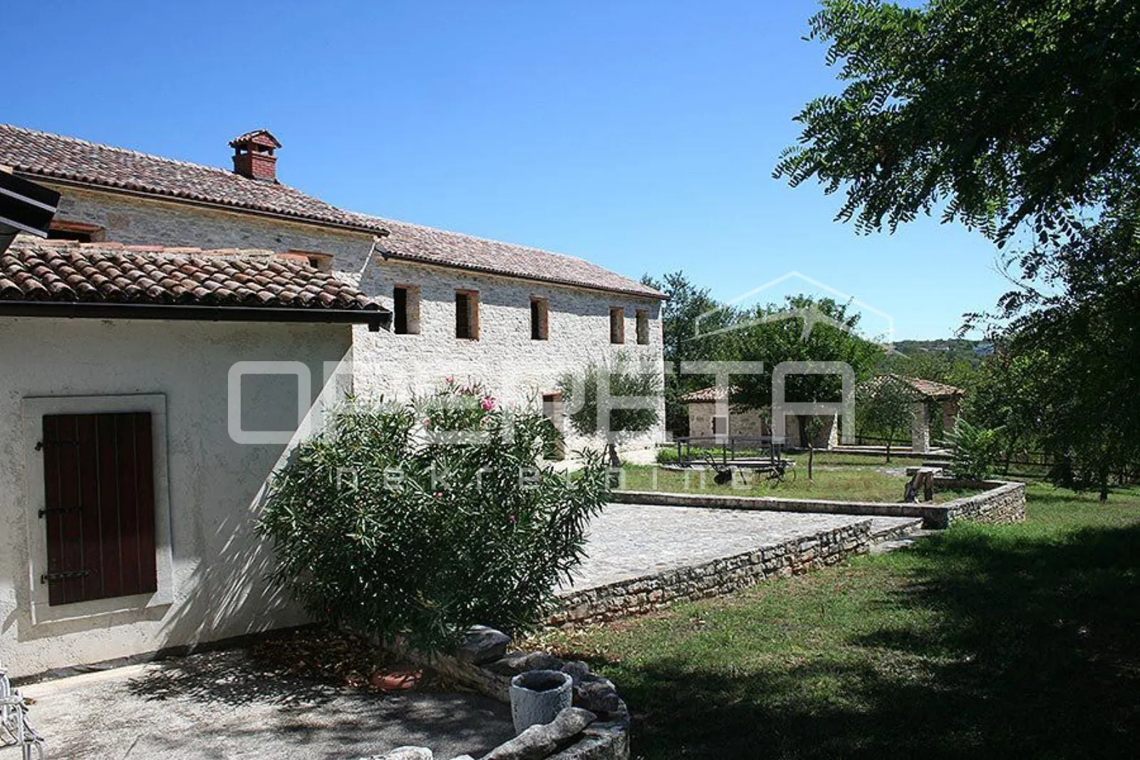 buje, kaštel - imanje 1909 m2 s ugostiteljskom namjenom i smještajem - slika 7