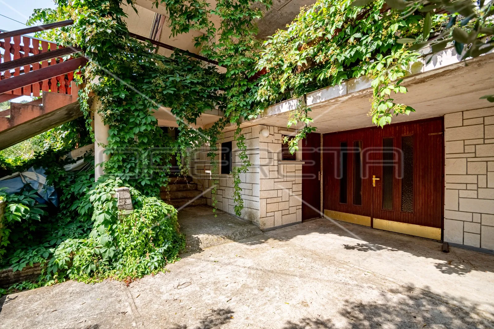 kuća sa 7 apartmana, 250 m do mora, lumbarda - slika 35
