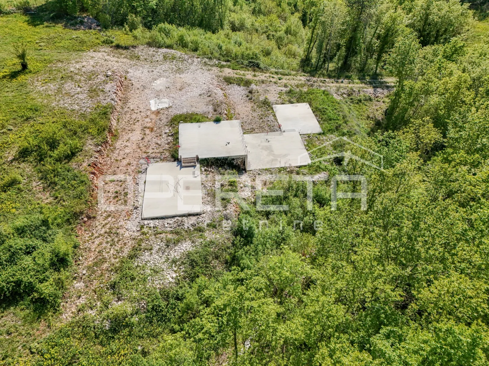istra, tinjan- građevinsko zemljište s projektom i započetom gradnjom- idealna i - slika 4