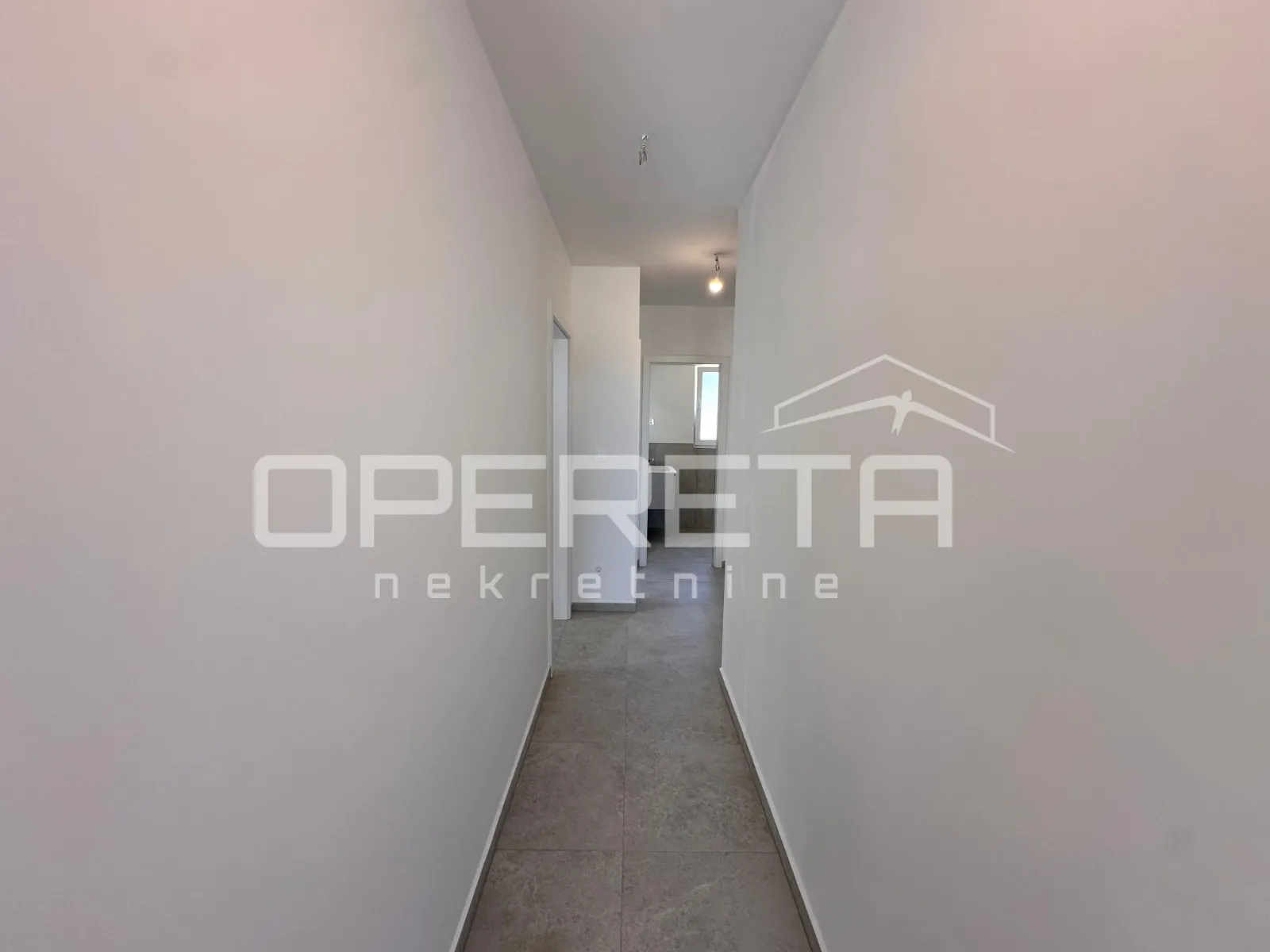 dvosobni stan u tribunju s vrtom i terasom, 95,55 m2 - slika 9