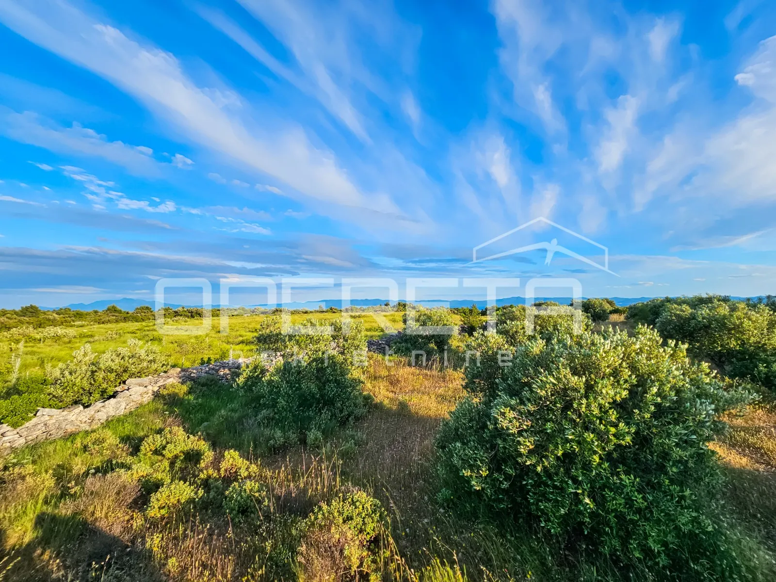 veliko poljoprivredno imanje na vrhu hvara s panoramskim pogledom - slika 15
