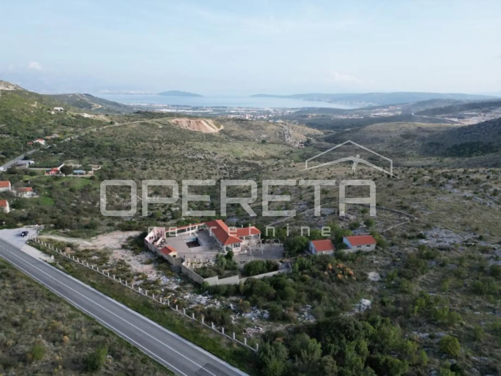 Trogir, Plano, građevinsko zemljište sa pogledom na zaljev