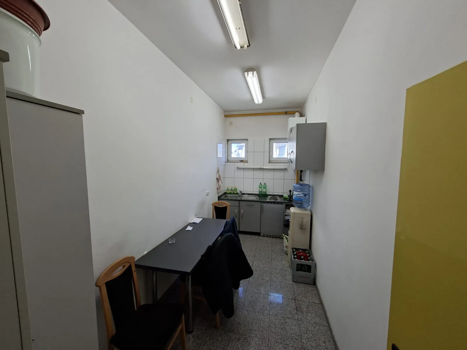 poslovna zgrada u biškupcu s odličnom povezanošću - slika 9