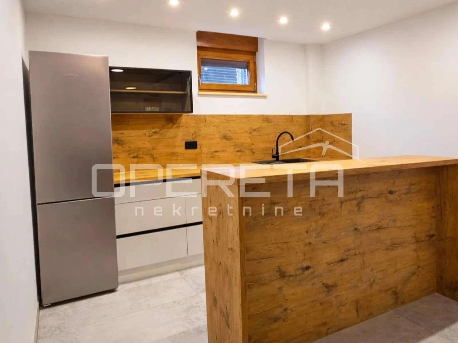 kaštel novi – moderna vila s bazenom i krovnom terasom, novogradnja - slika 9