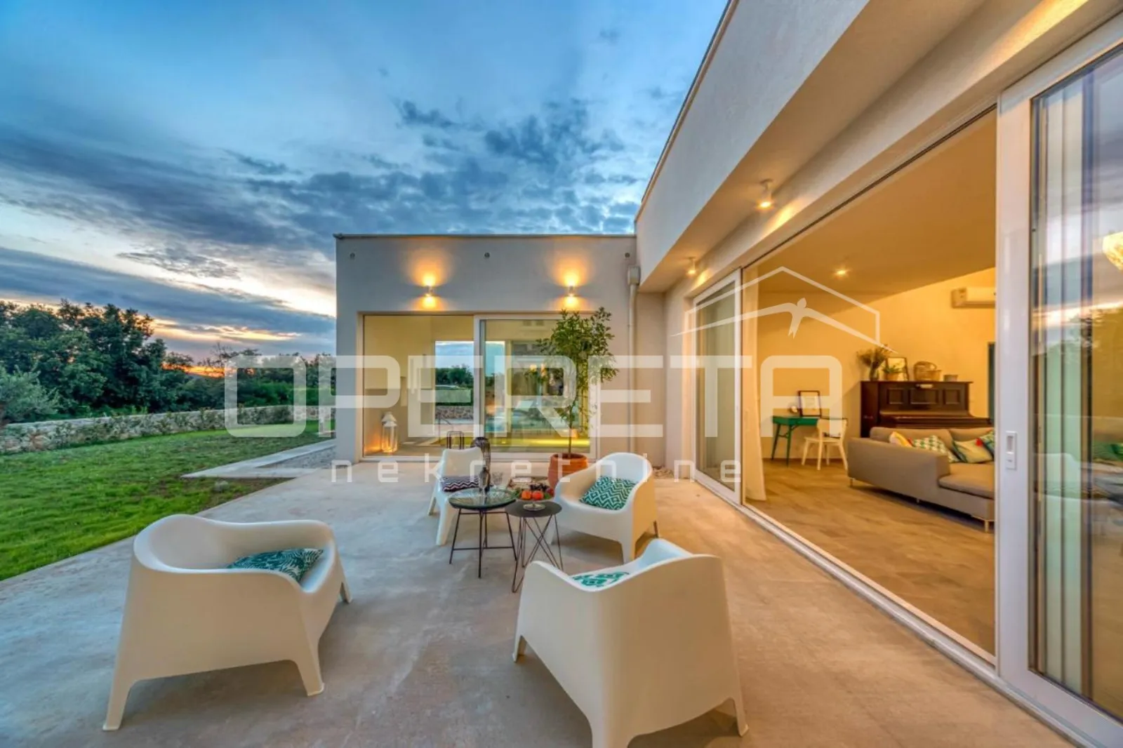 prava mediteranska vila, 250m2, s pogledom na more i unutarnjim, grijanim bazeno - slika 4