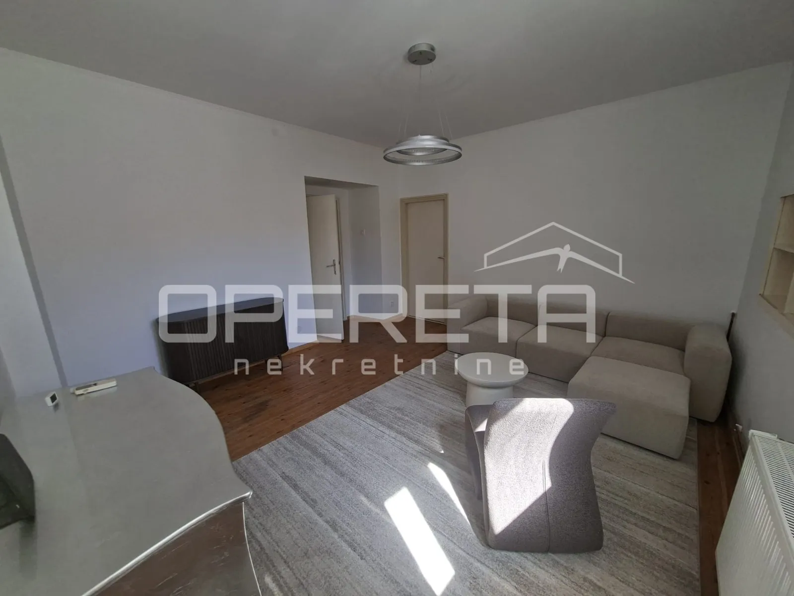 eksluzivan najam - moderno uređen stan (38m2 stan + 12 m2 predsoblje/zimski vrt) - slika 4