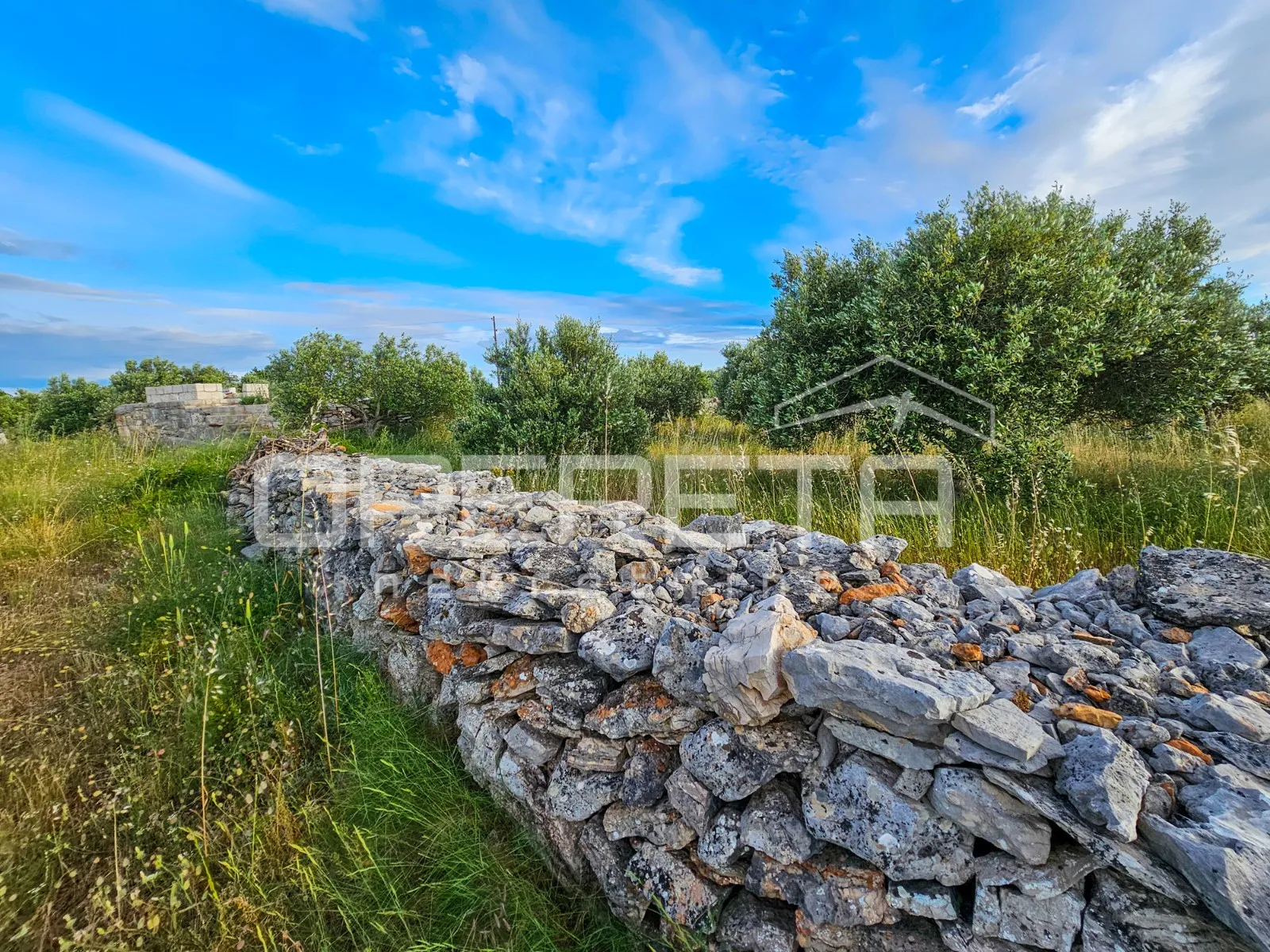 veliko poljoprivredno imanje na vrhu hvara s panoramskim pogledom - slika 9
