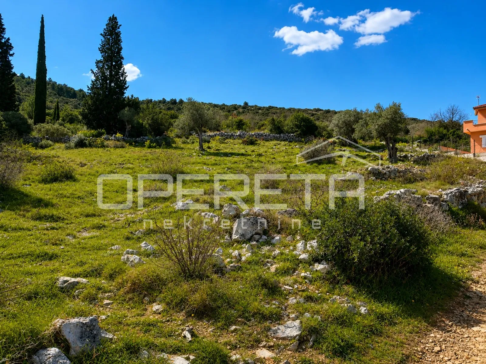 građevinsko zemljište 500 m do mora, marina, trogir - slika 2