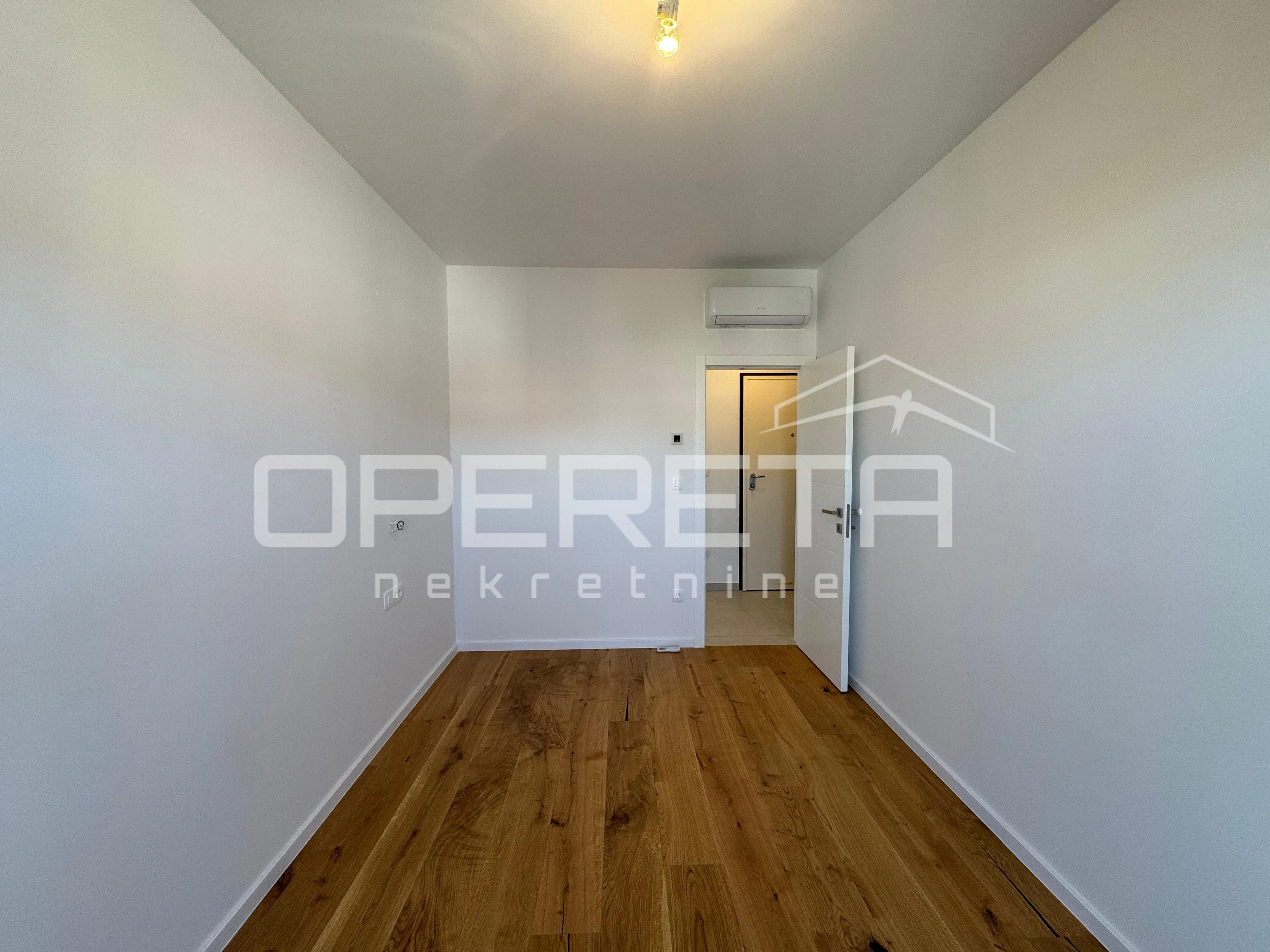 sunčan dvosoban stan s pogledom na more i krovnom terasom (68 m²) – 2 min od pla - slika 6