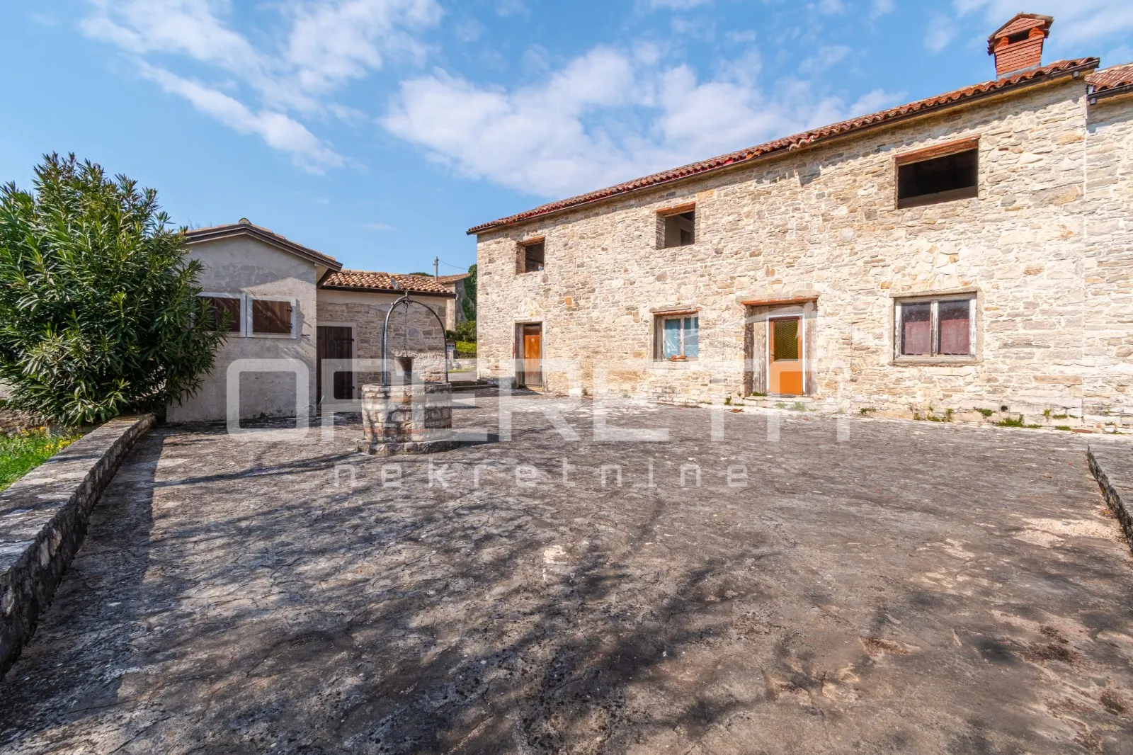 buje, kaštel - imanje 1909 m2 s ugostiteljskom namjenom i smještajem - slika 14
