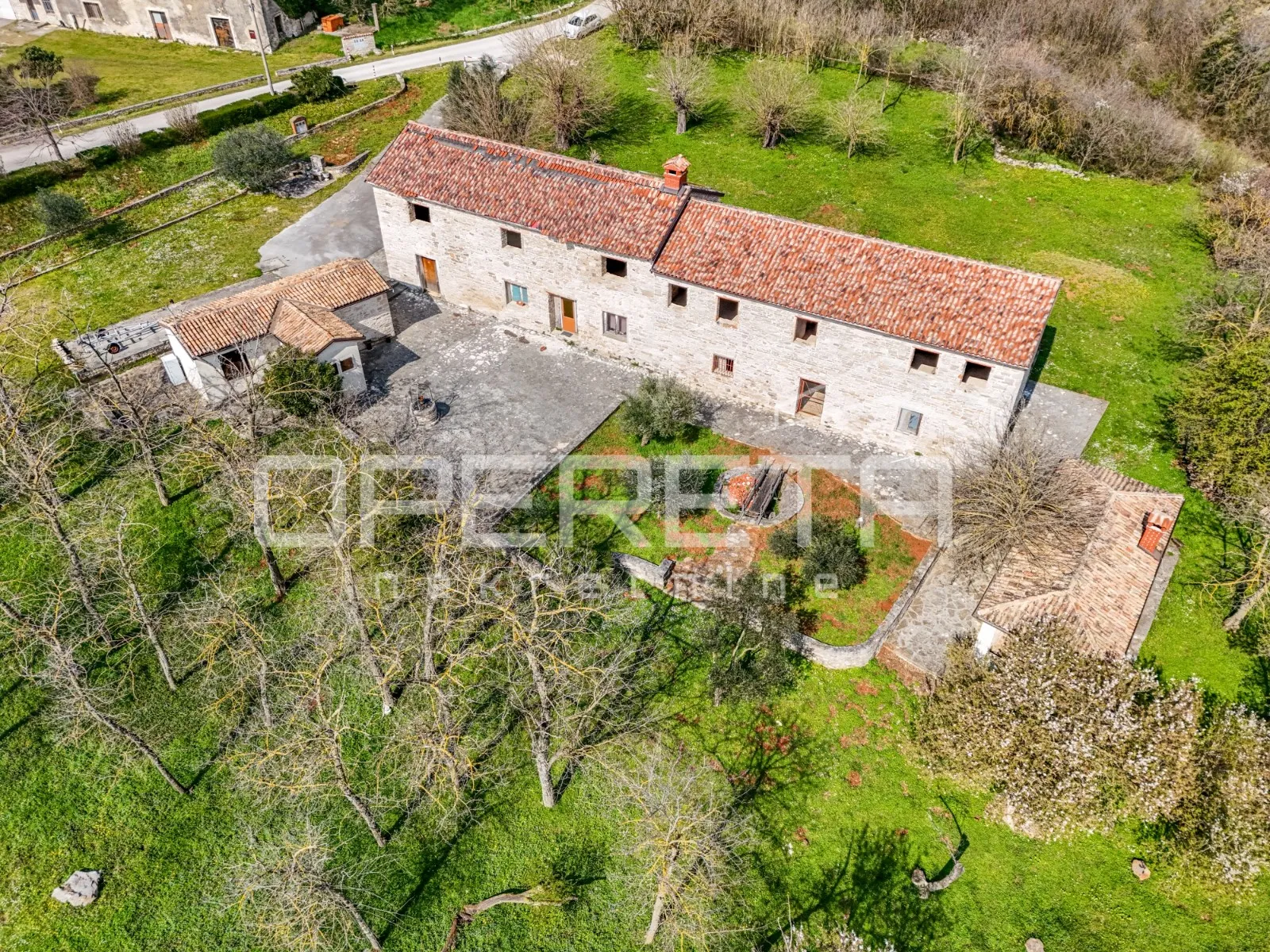 buje, kaštel - imanje 1909 m2 s ugostiteljskom namjenom i smještajem - slika 30