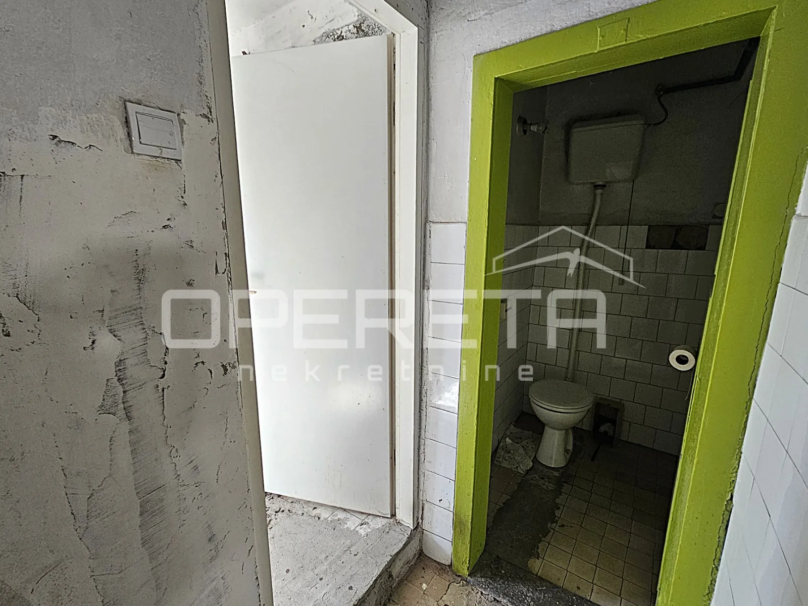poslovni prostor na izuzetnoj lokaciji u centru kaštel gomilice,150m2 - slika 12