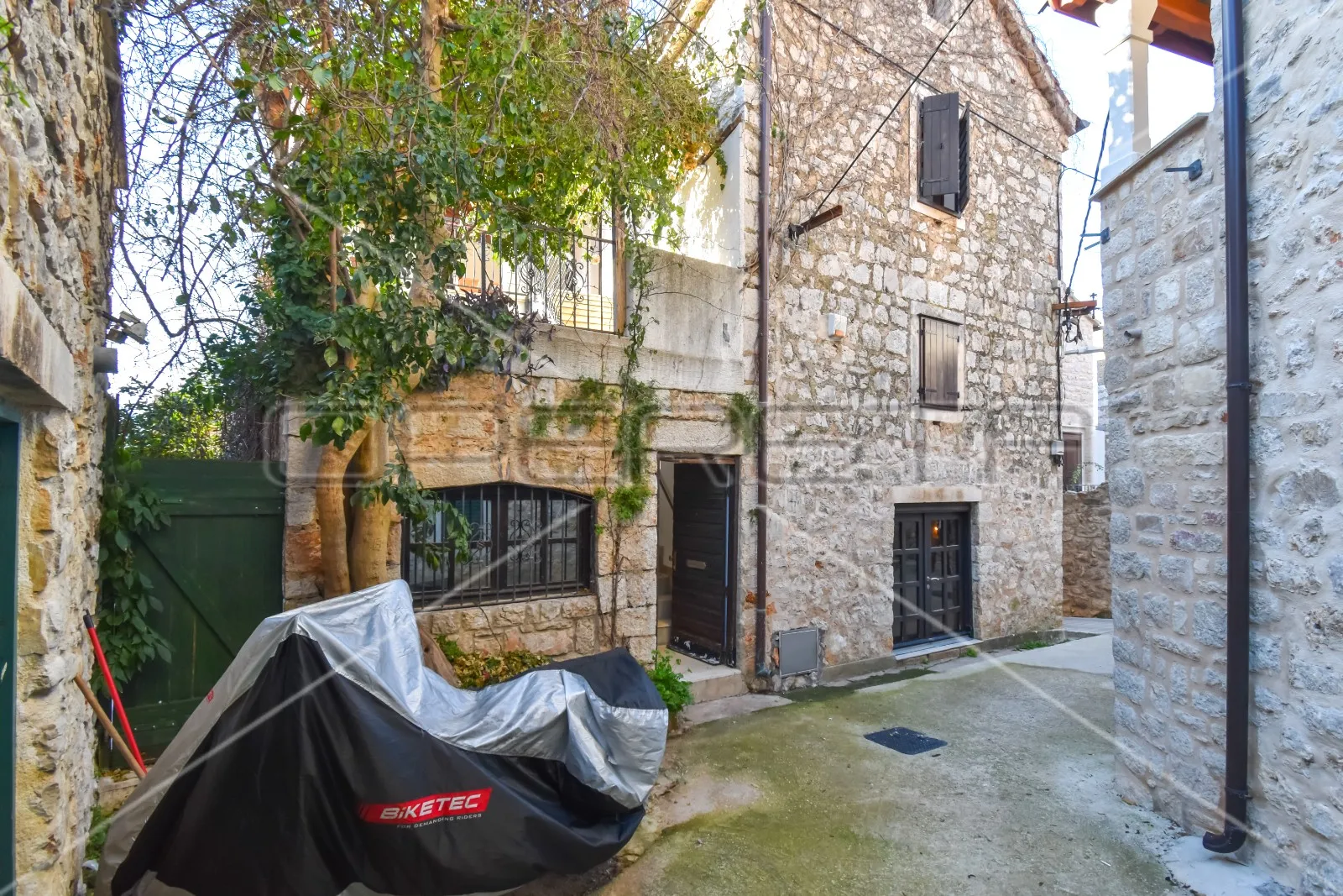dalmatinska kamena kuća u centru jelse na otoku hvaru, 154 m2 - slika 25