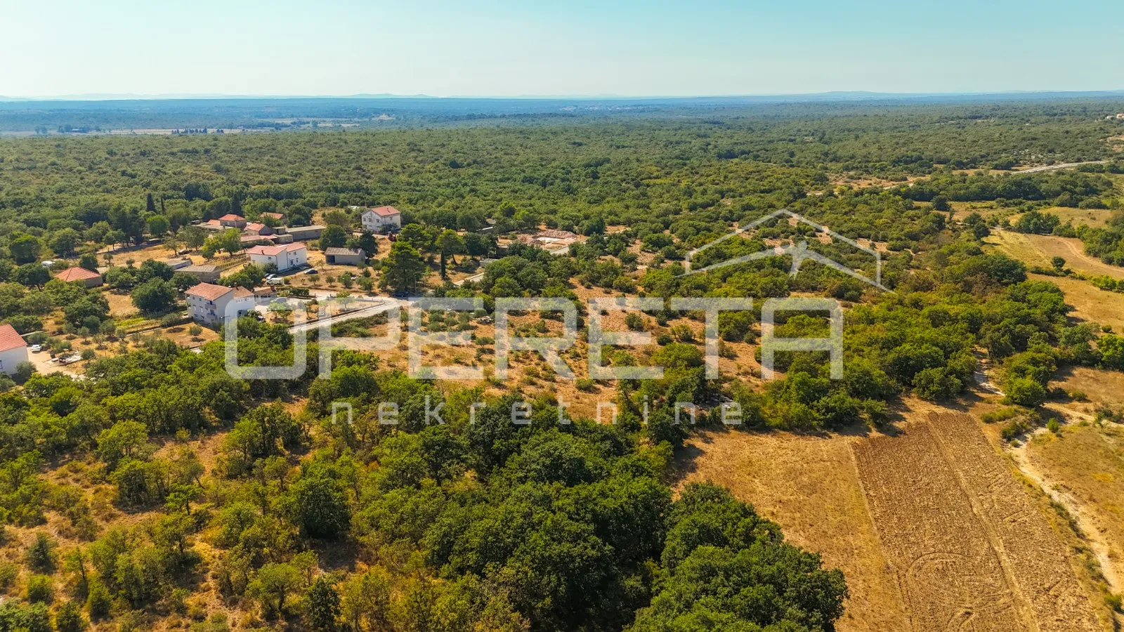 građevinsko zemljište s dozvolom za kuću i bazen - poličnik - 482 m2 - slika 4