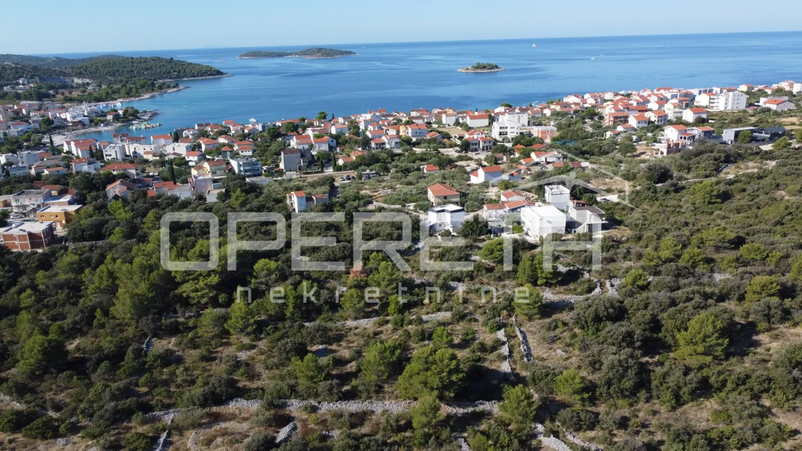 Građevinsko zemljište u Rogoznici – 1586 m², samo 250 m od mora - Rogoznica