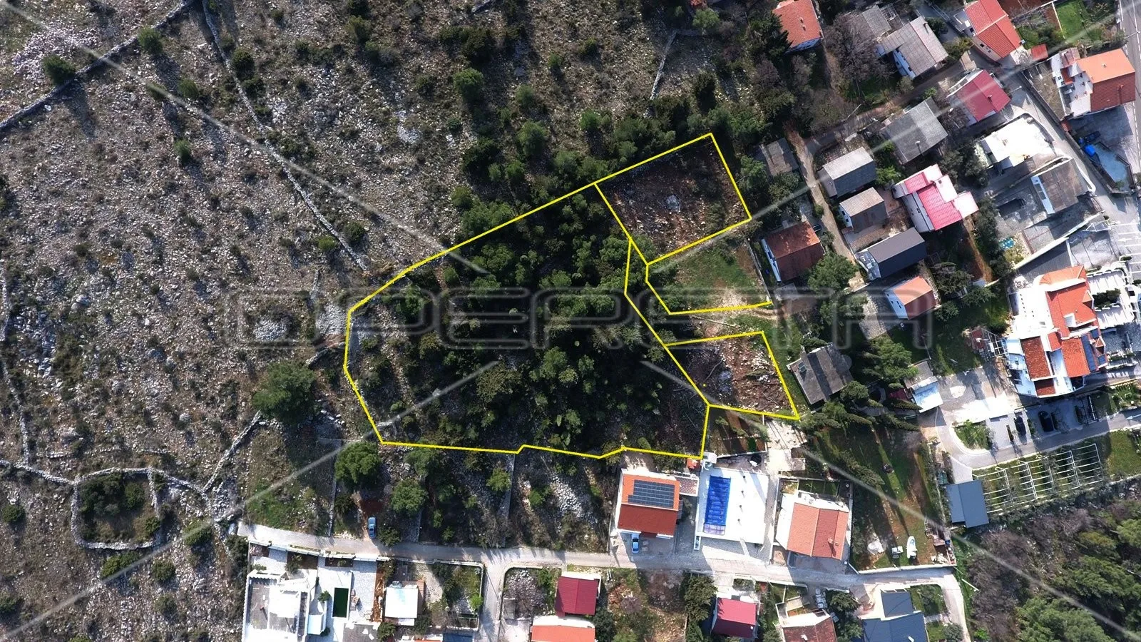 građevinsko zemljište sa borovom šumom u centru starigrada, 425m2 - slika 2