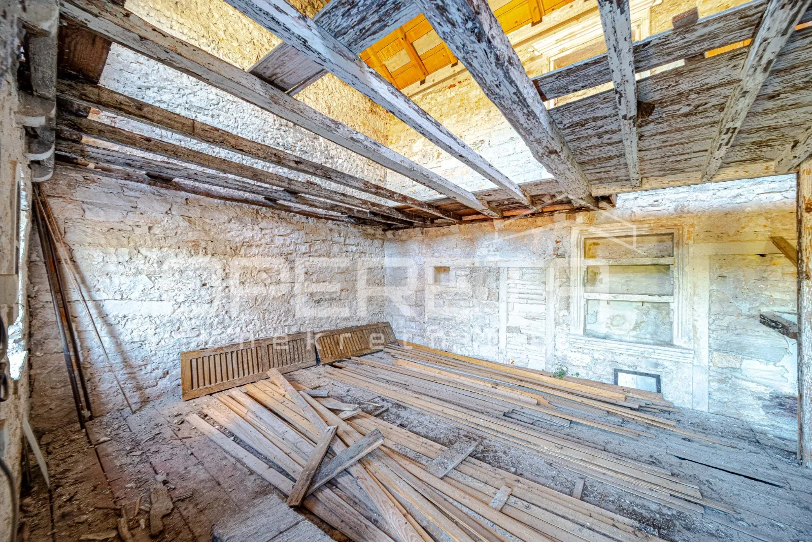 šarmantne kamene kuće za obnovu u srcu žrnova, korčula - slika 18