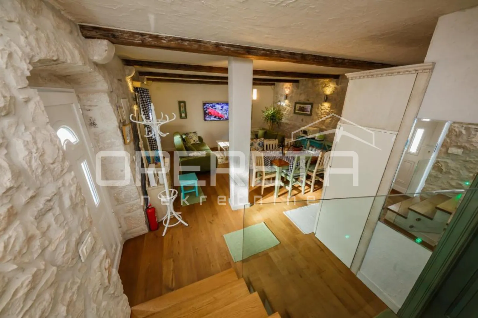 renovirani dvoetažni stan, 50 m do mora – kaštel novi - slika 5