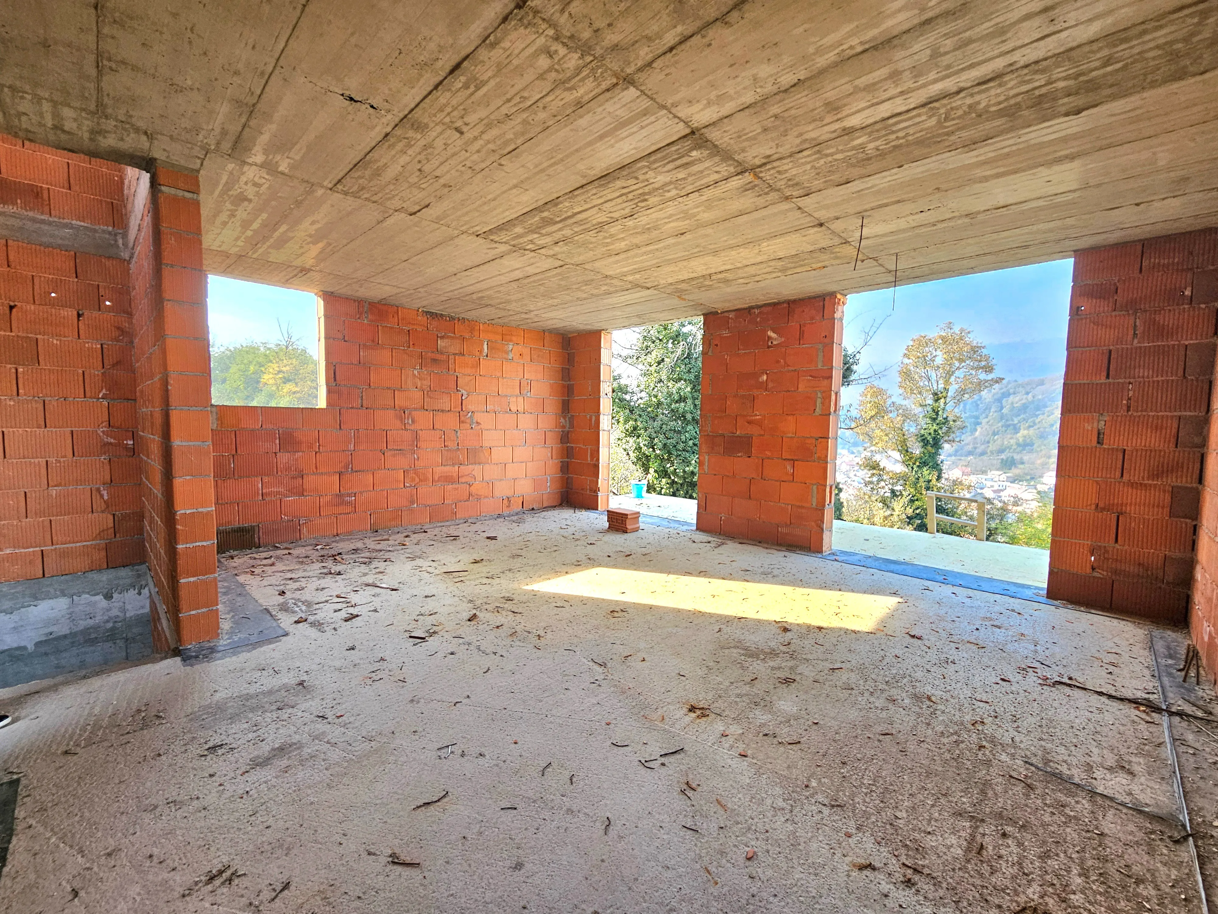 PRODAJA, KUĆA, REMETE, REMETSKI KAMENJAK, ROH-BAU, 160m2 NKP.