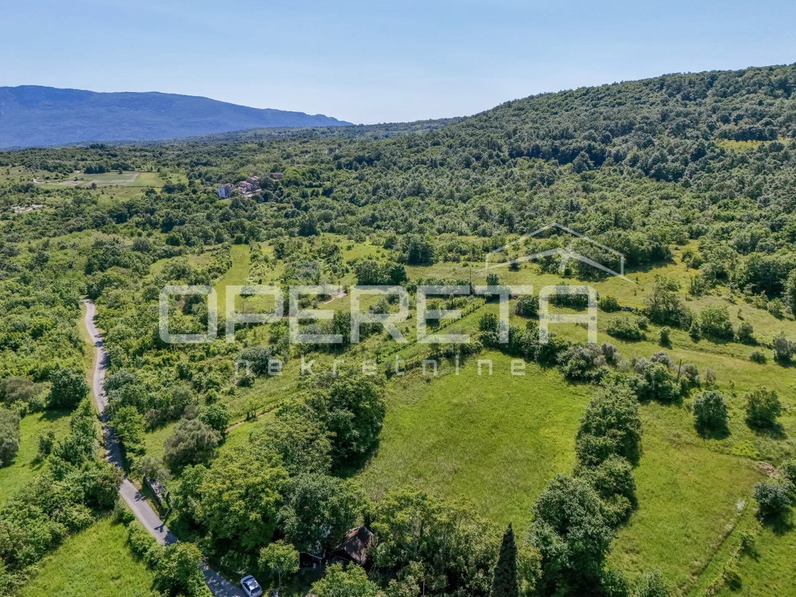 poljoprivredno zemljište (3478m2) do urbanizirane zone s vodom i strujom - slika 2
