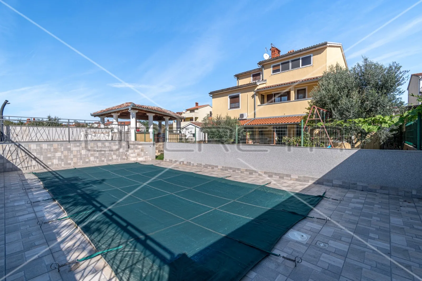 apartmanska kuća u puli s 5 apartmana, garažom i bazenom! - slika 6