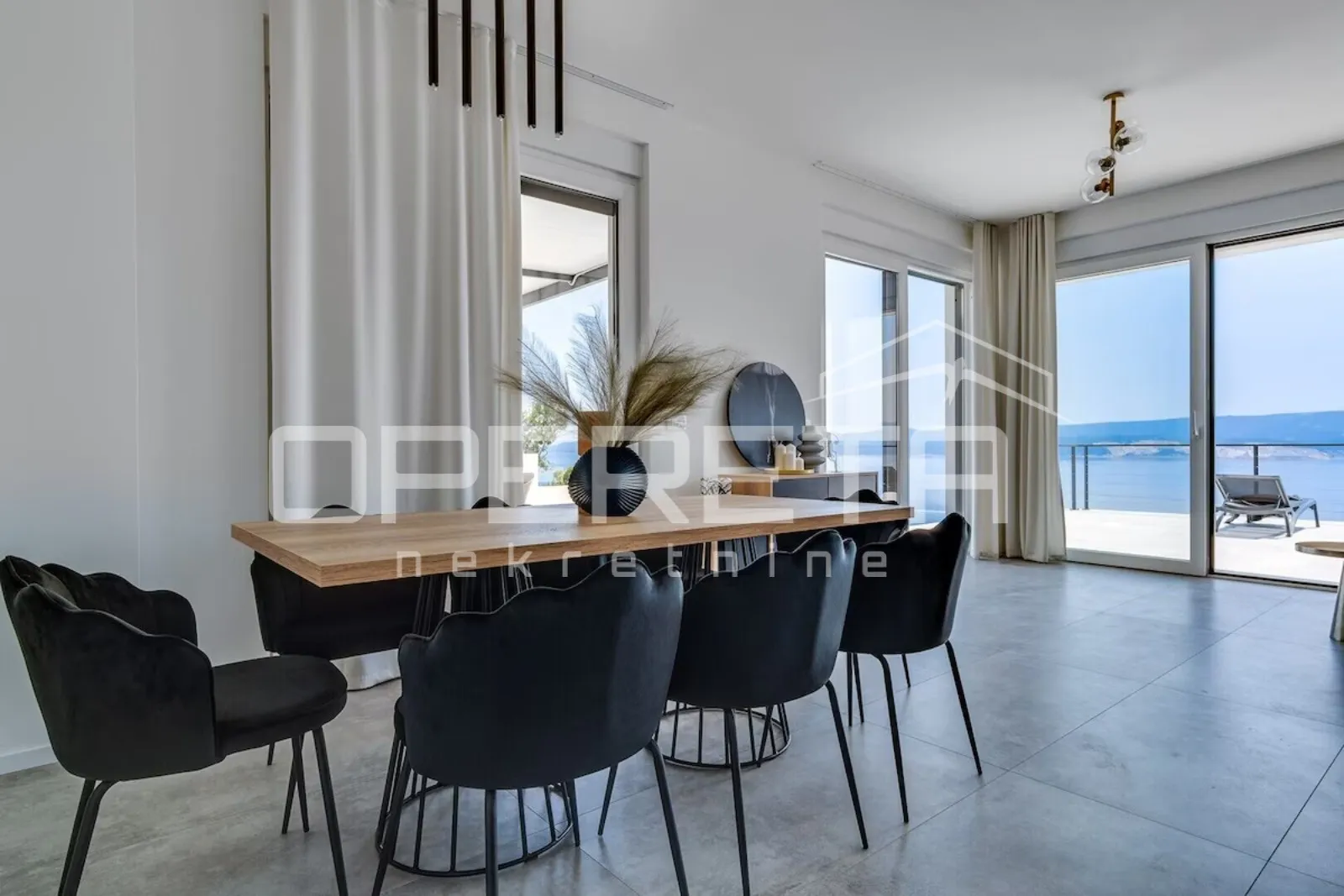moderna vila s otvorenim pogledom na more, povišena lokaciji uz omiš - slika 23