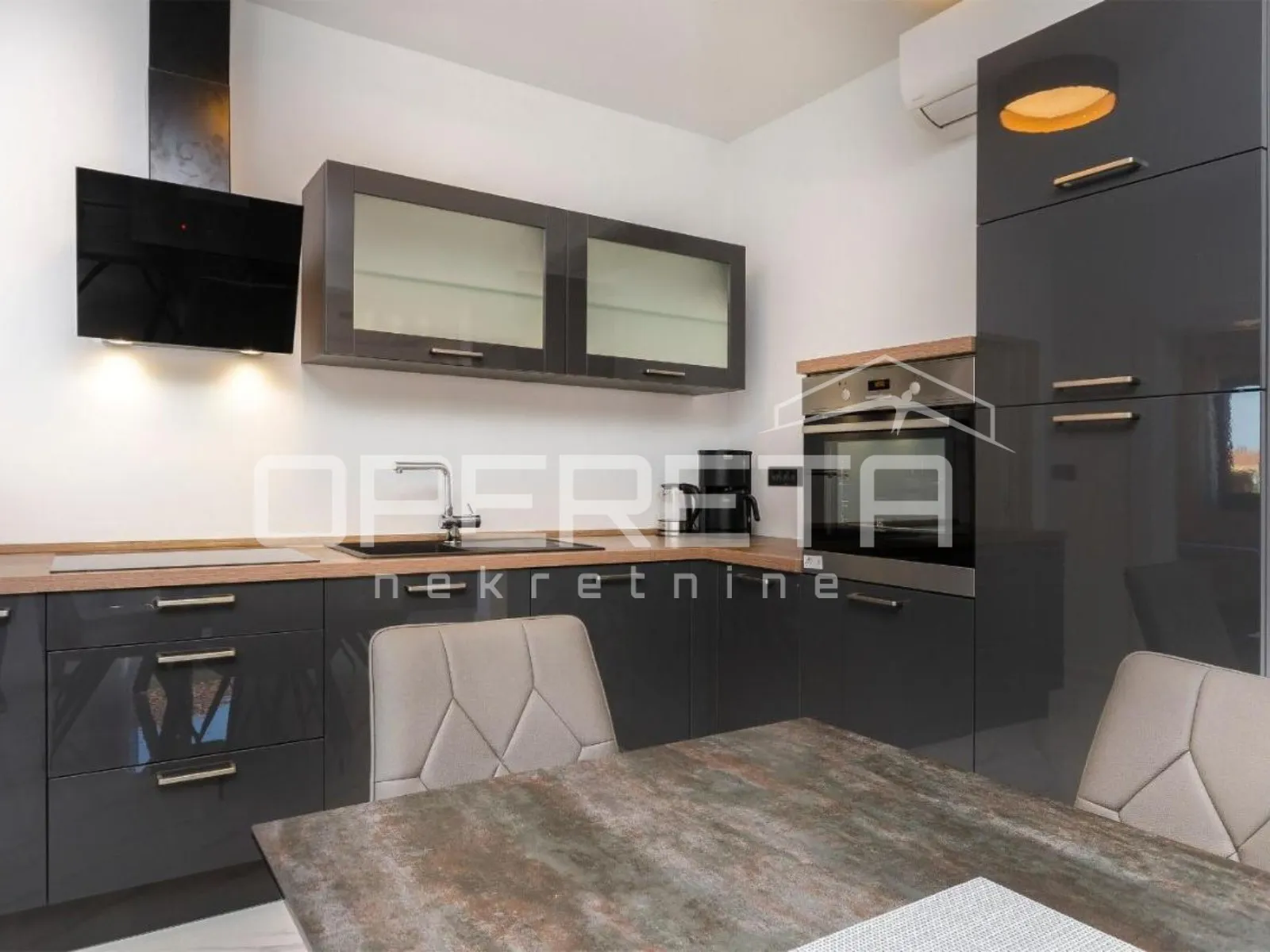 kuća s 5 apartmana, vodice- srima - slika 5