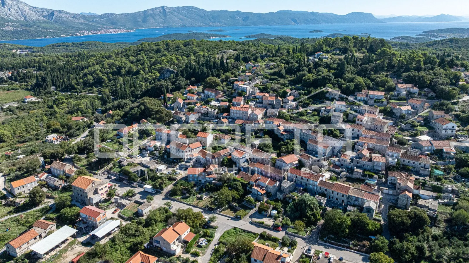 šarmantne kamene kuće za obnovu u srcu žrnova, korčula - slika 8