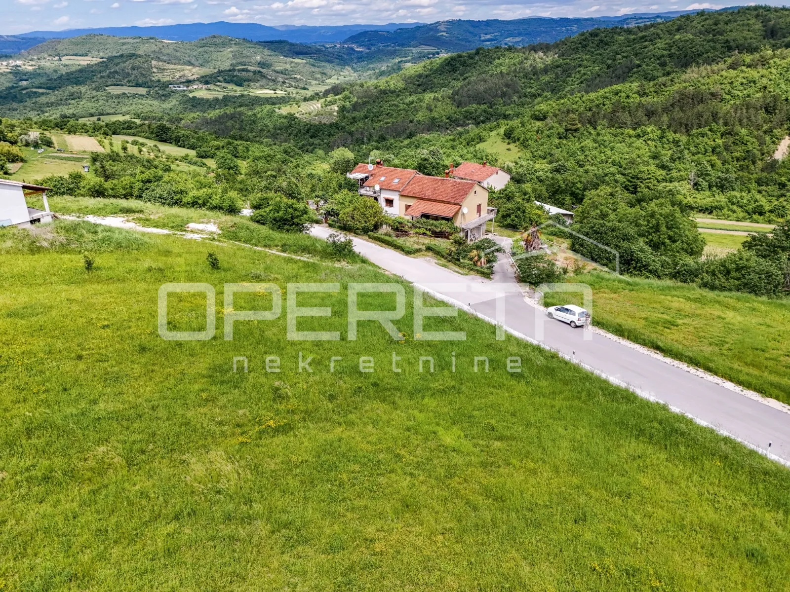 središnja istra-dva građevinska zemljišta 1576 m2 - slika 2