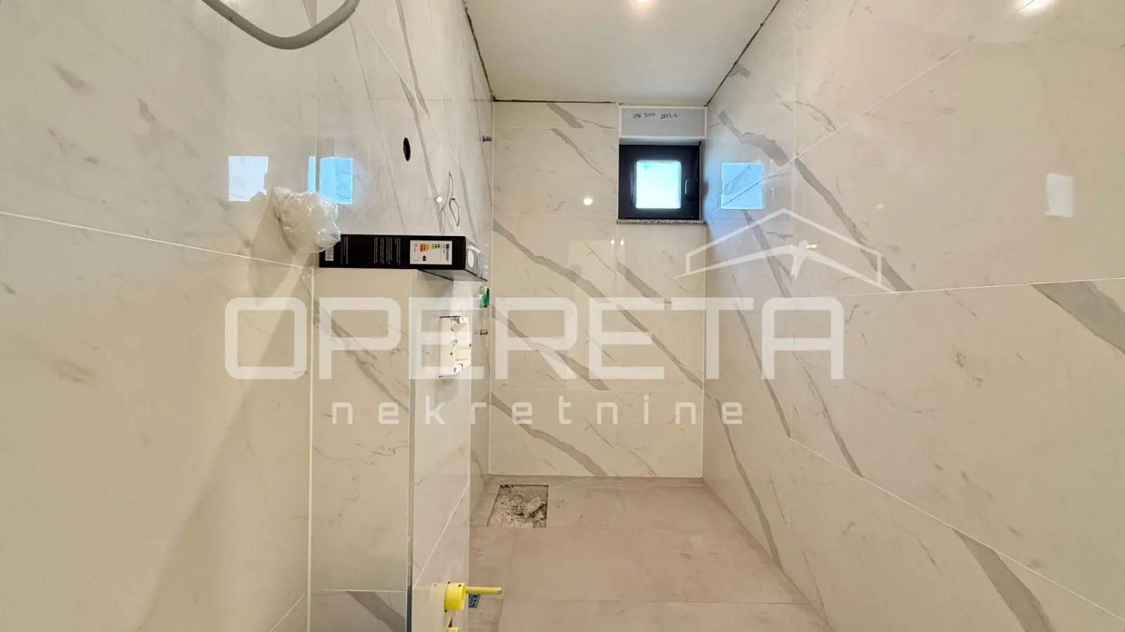 2S apartman u prizemlju s velikim vrtom i terasom - Povljana