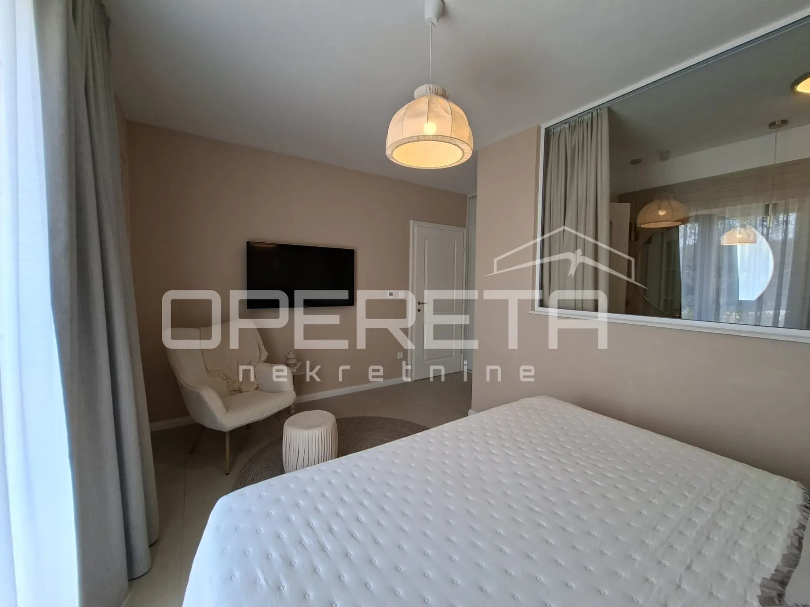 luksuzna vila s bazenom, pogledom na more i privatnim vrtom - slika 14