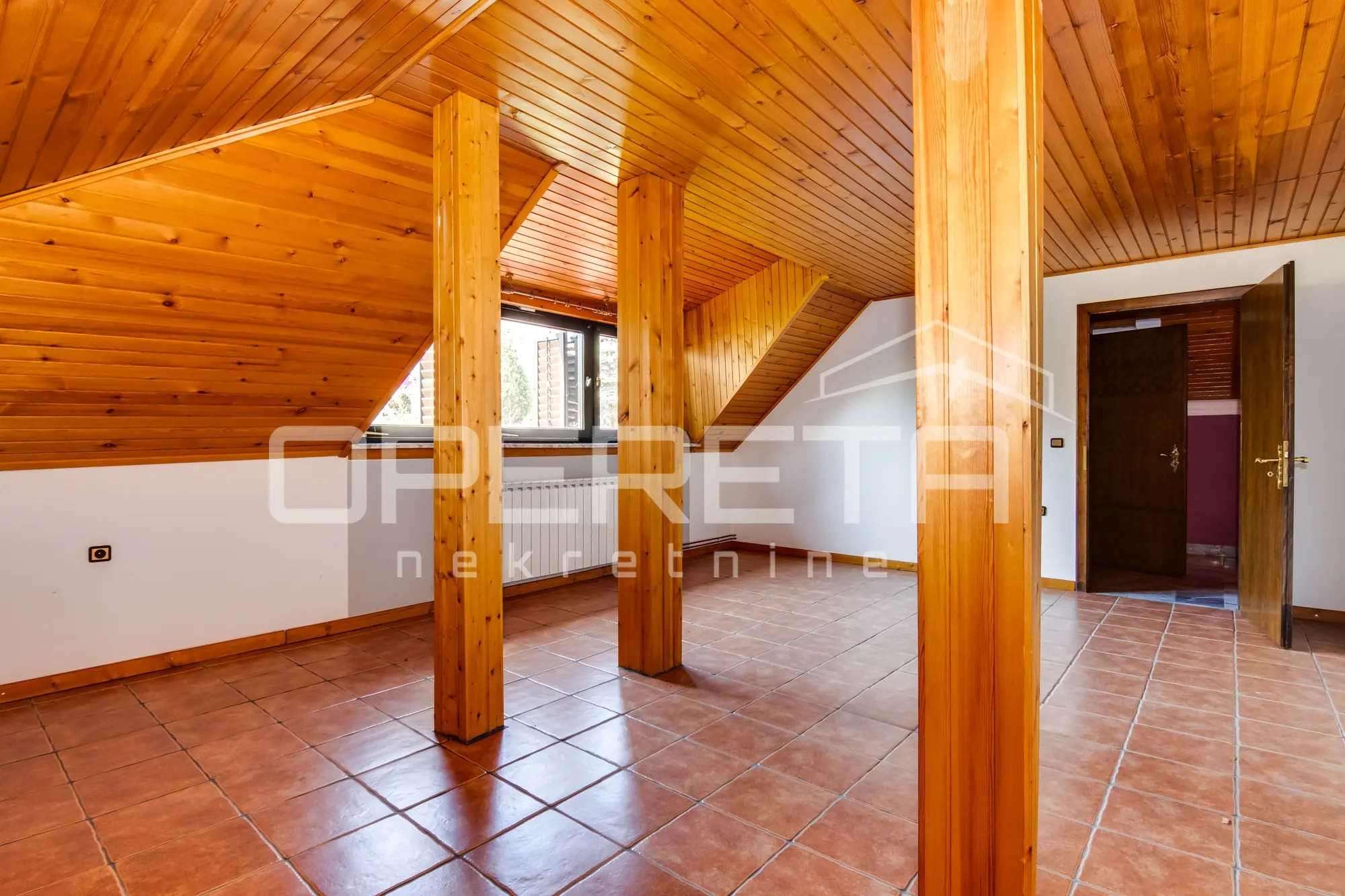 prodajemo prostranu obiteljsku kuću na parceli od 2.265m2 u gajnicama, zagreb, i - slika 46
