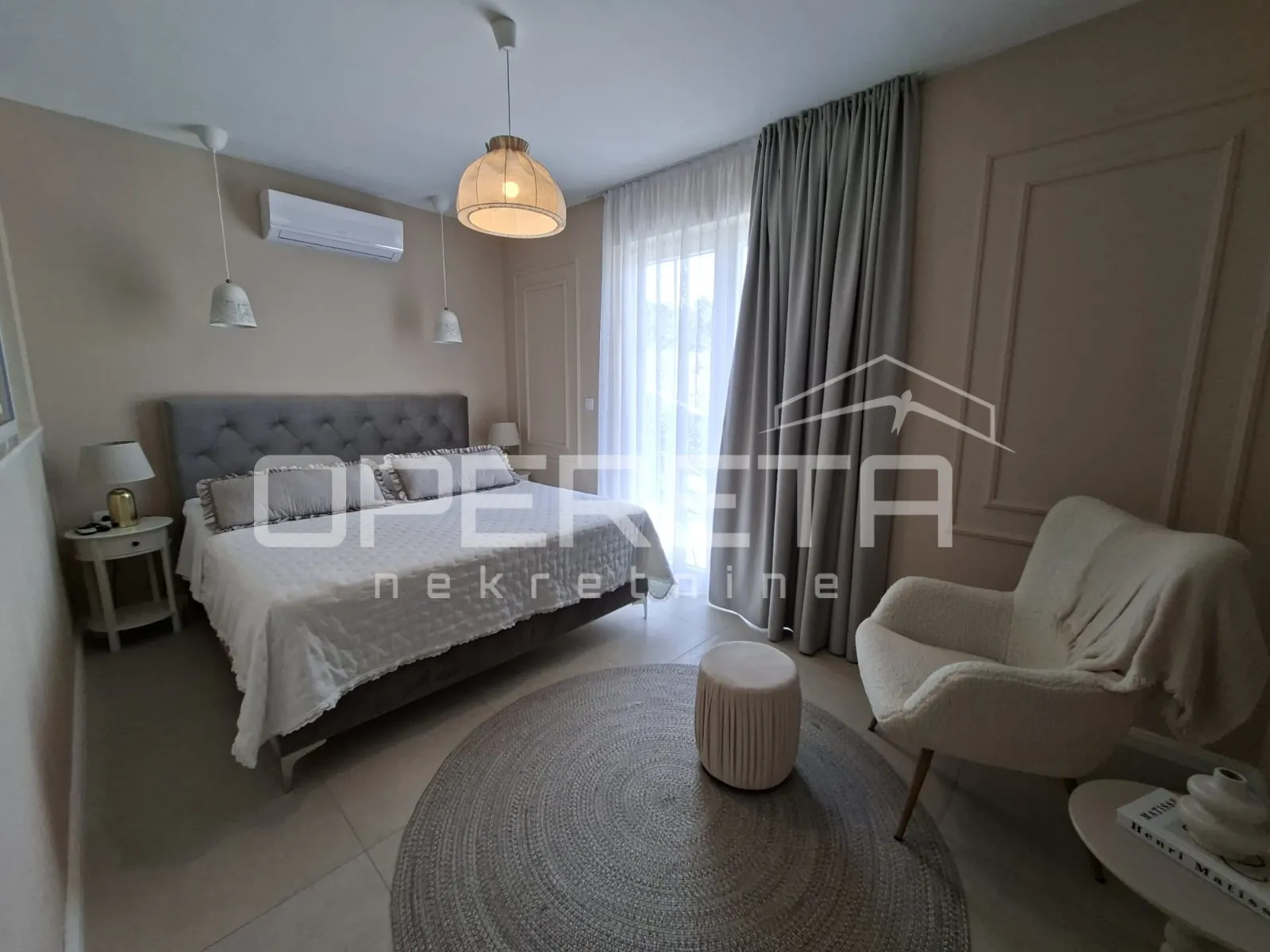 luksuzna vila s bazenom, pogledom na more i privatnim vrtom - slika 17