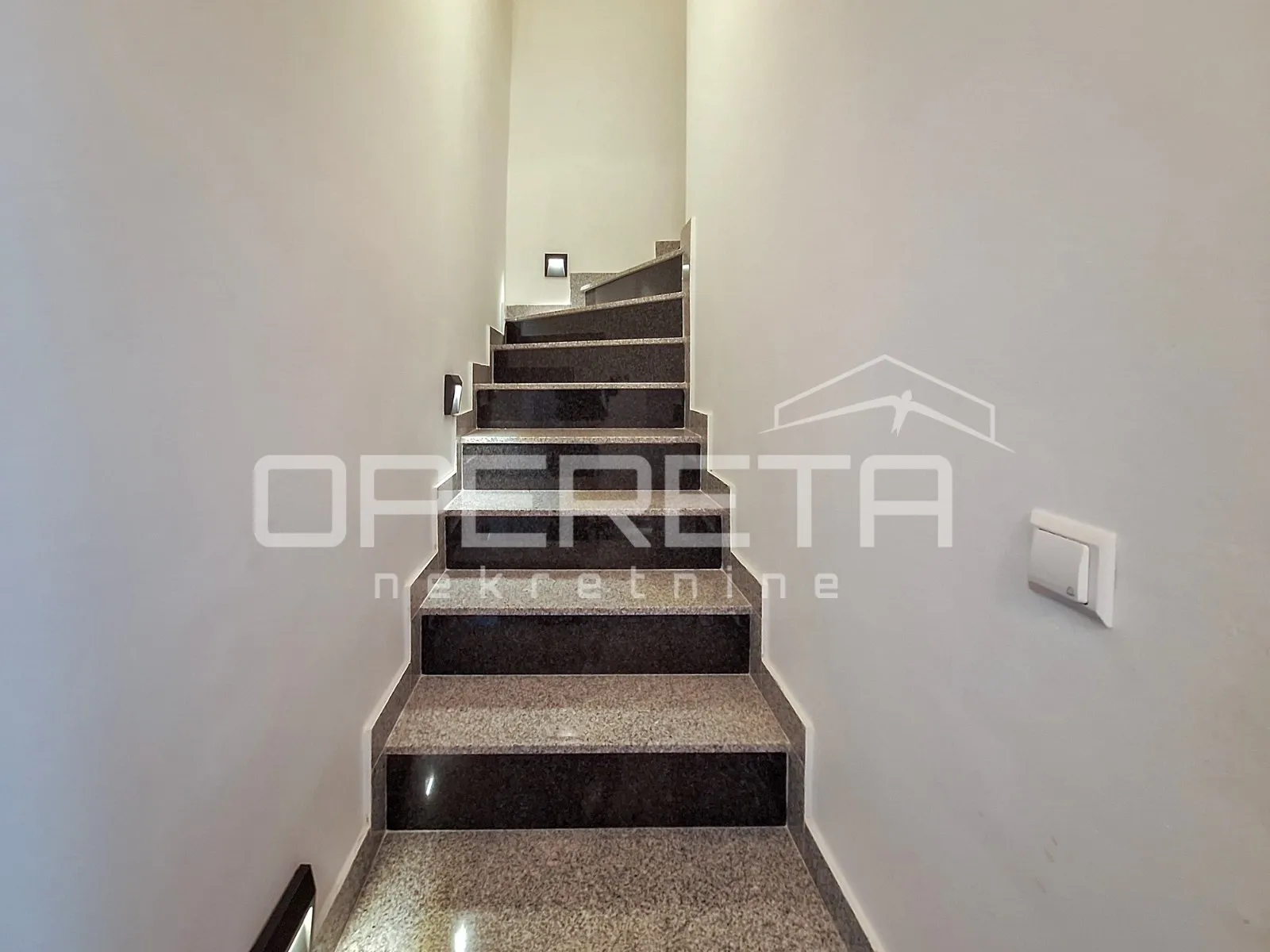 kuća s 3 apartmana- tribunj centar - slika 14