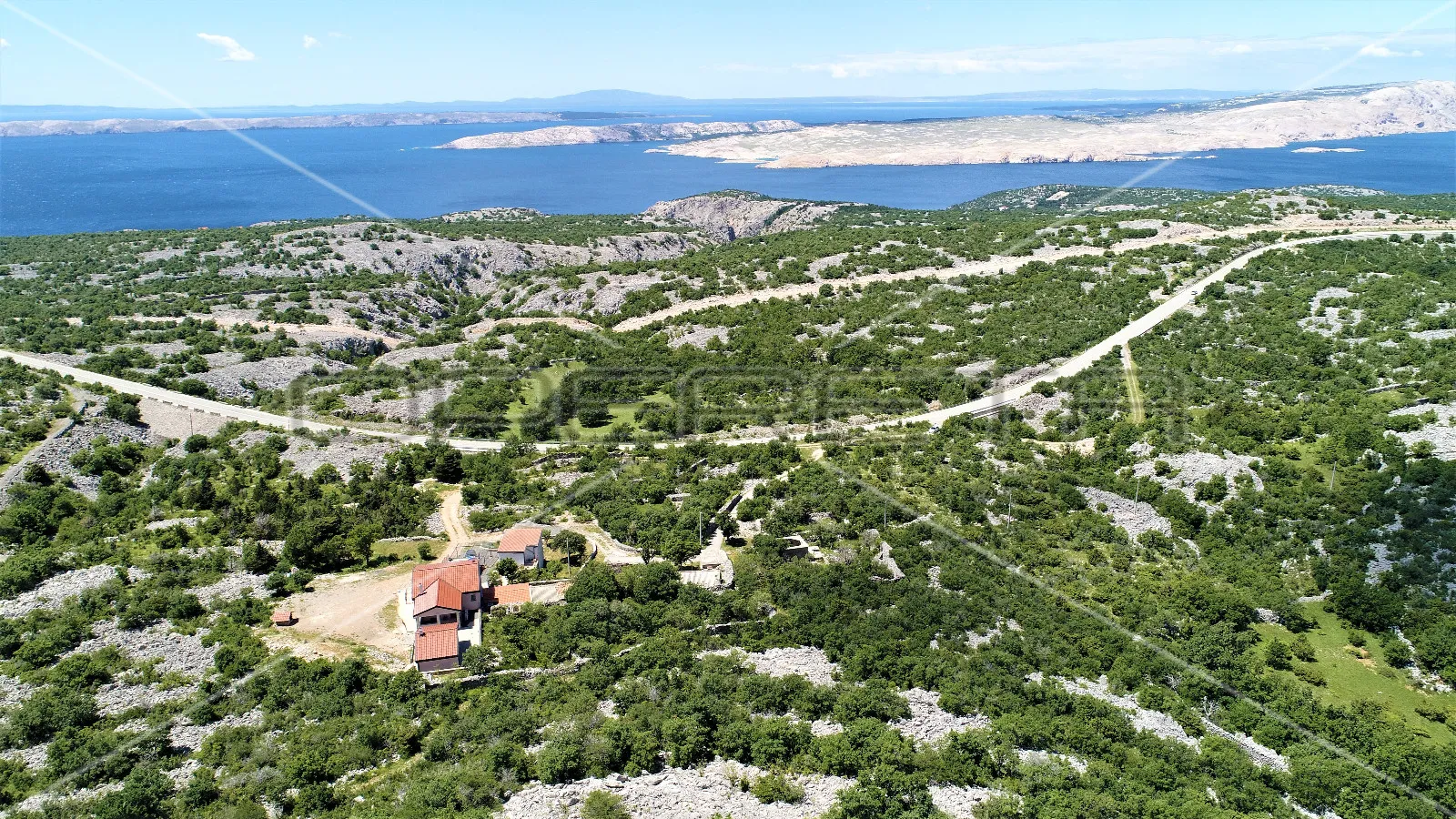 impresivna i izolirana kuća s bazenom u parku prirode velebit - slika 8