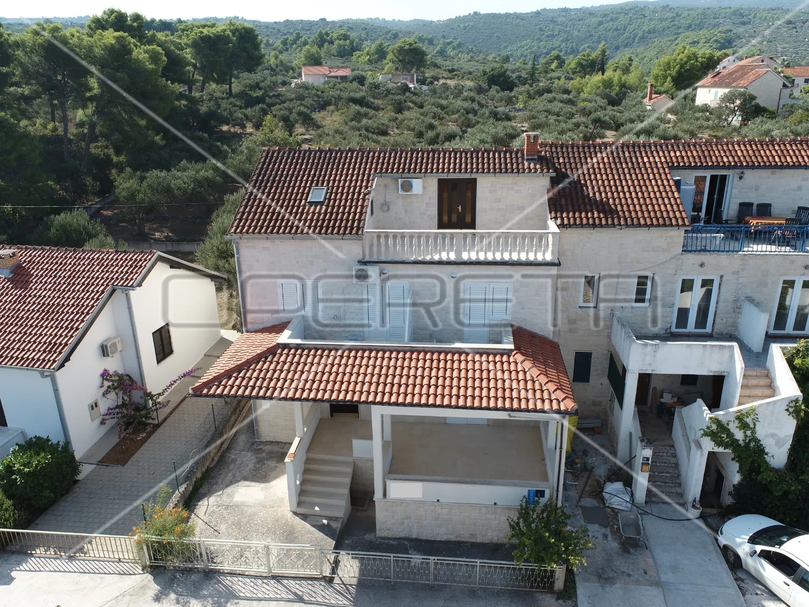 kamena apartmanska kuća s prekrasnim pogledom na more i maslinikom, splitska oto - slika 25