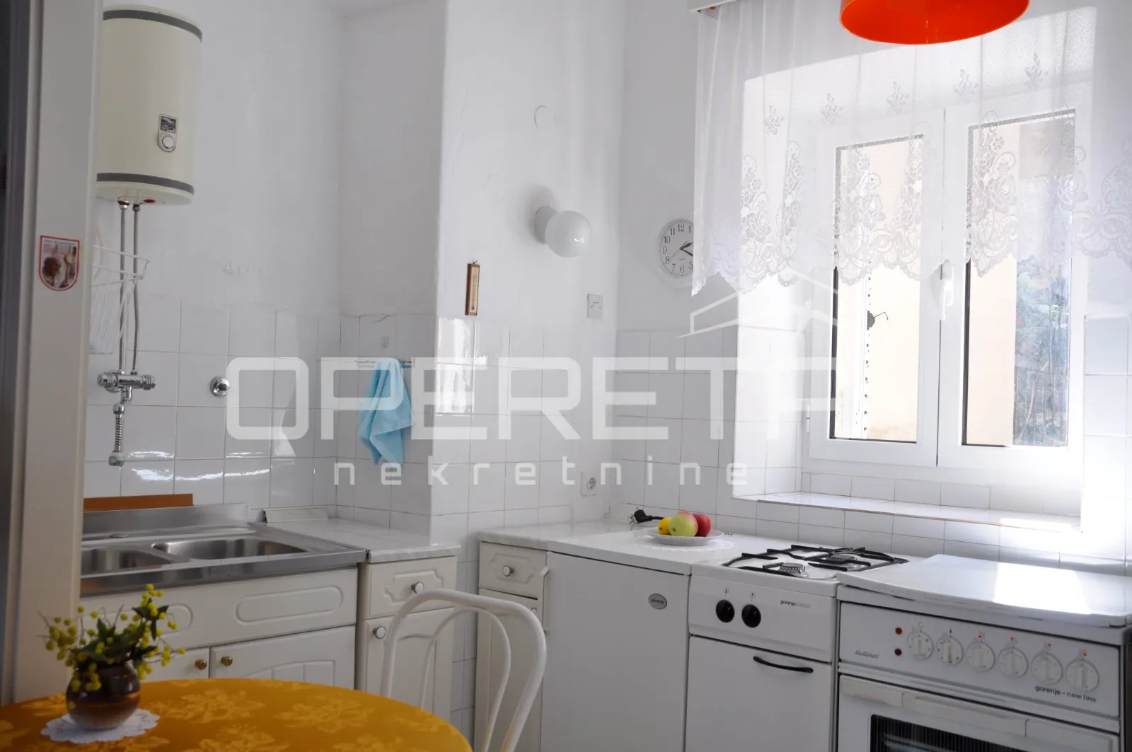 kamena vila u blizini centra raba s vrtom i terasom - slika 23