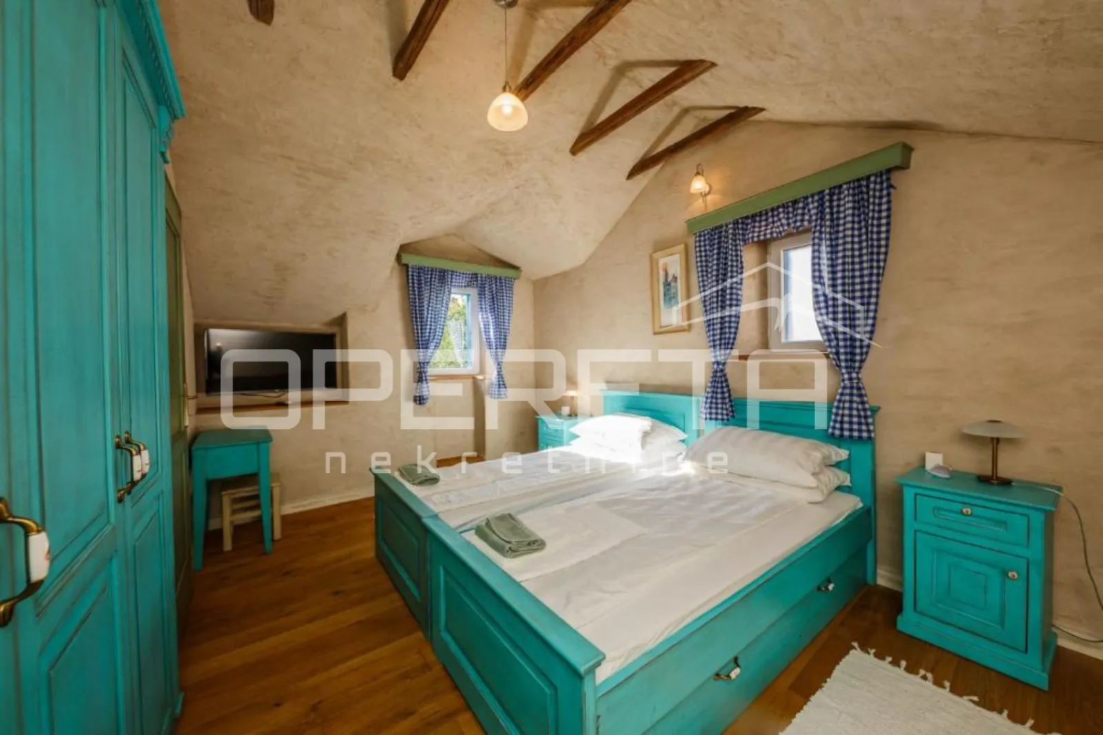 renovirani dvoetažni stan, 50 m do mora – kaštel novi - slika 8