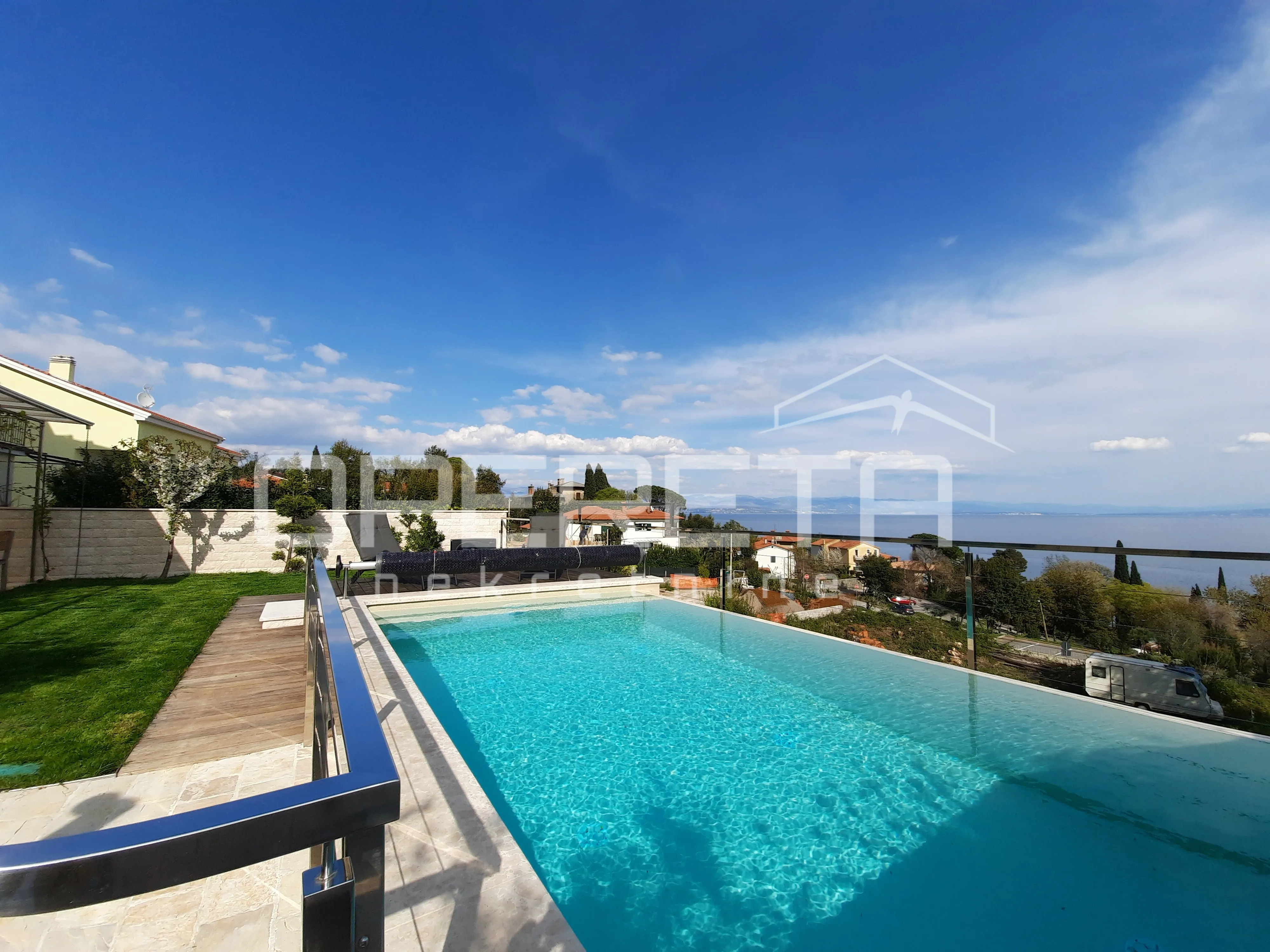 lovran – stan 100 m od mora s infinity bazenom i mediteranskim vrtom - slika 8