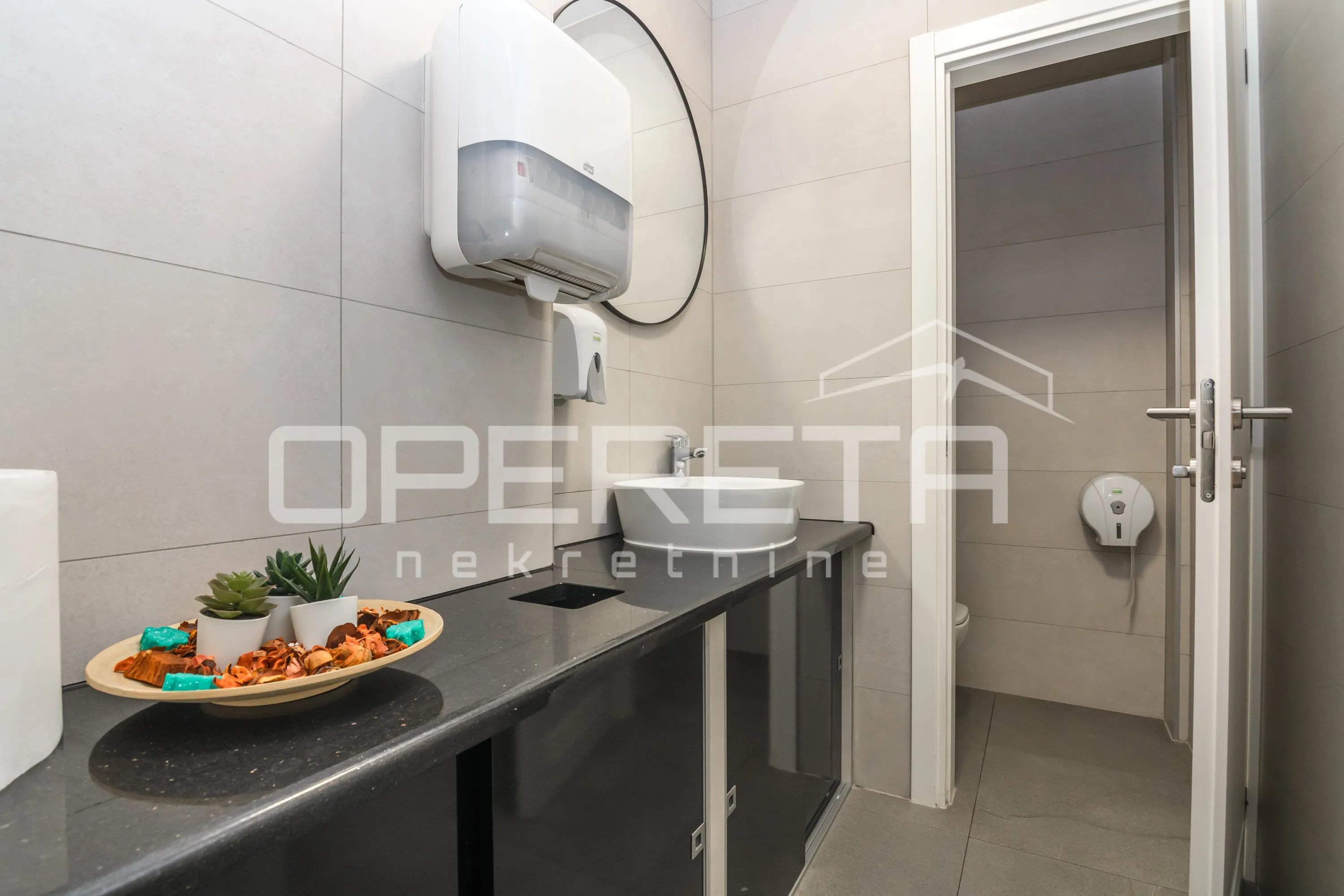najam, ulični lokal, trnje, strojarska, 132m2 - slika 8